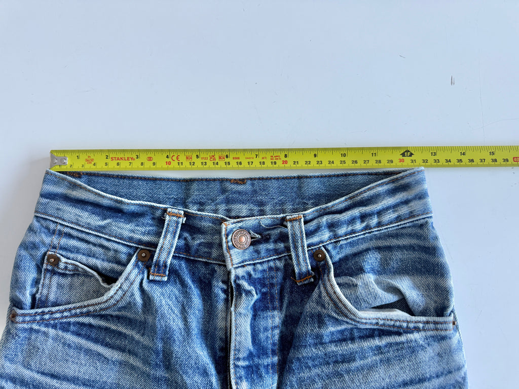 W24 L26 vintage Levis 24/25” measured whiskers denim medium faded blue 70s/80’s levi’s