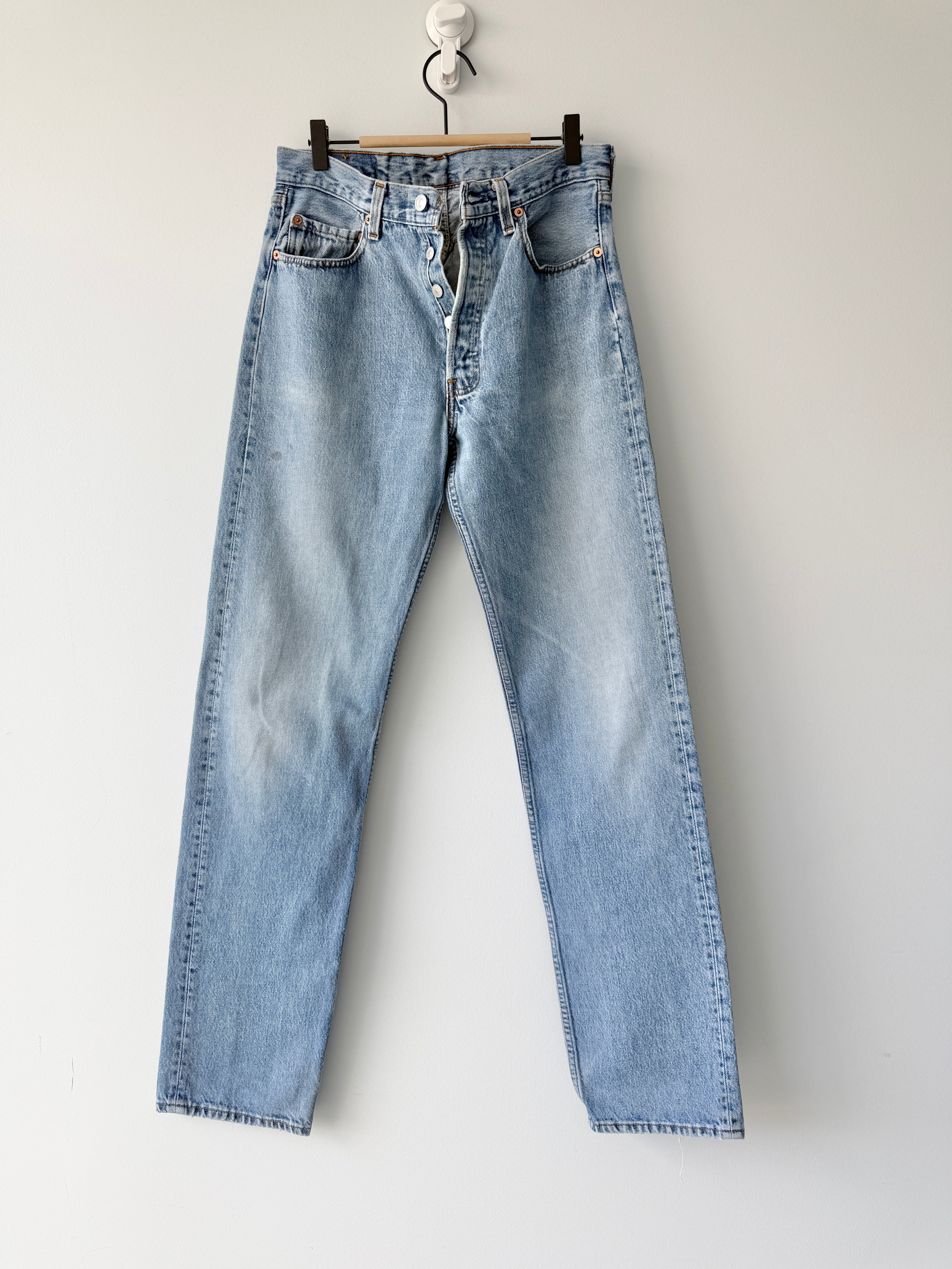W29 L34 vintage Levis 501 29” measured medium light blue faded 90s denim Levi’s 501s USA