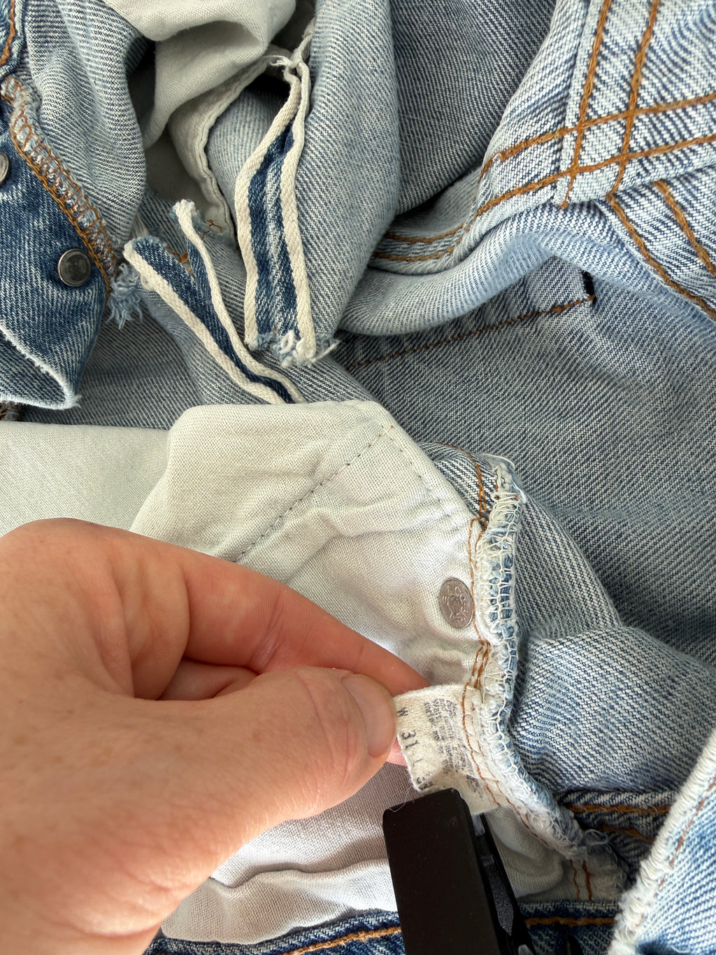 W27 Selvedge vintage Levis 501 26/27” measured waist light faded blue 70s 501s selvedge Levi’s made in USA