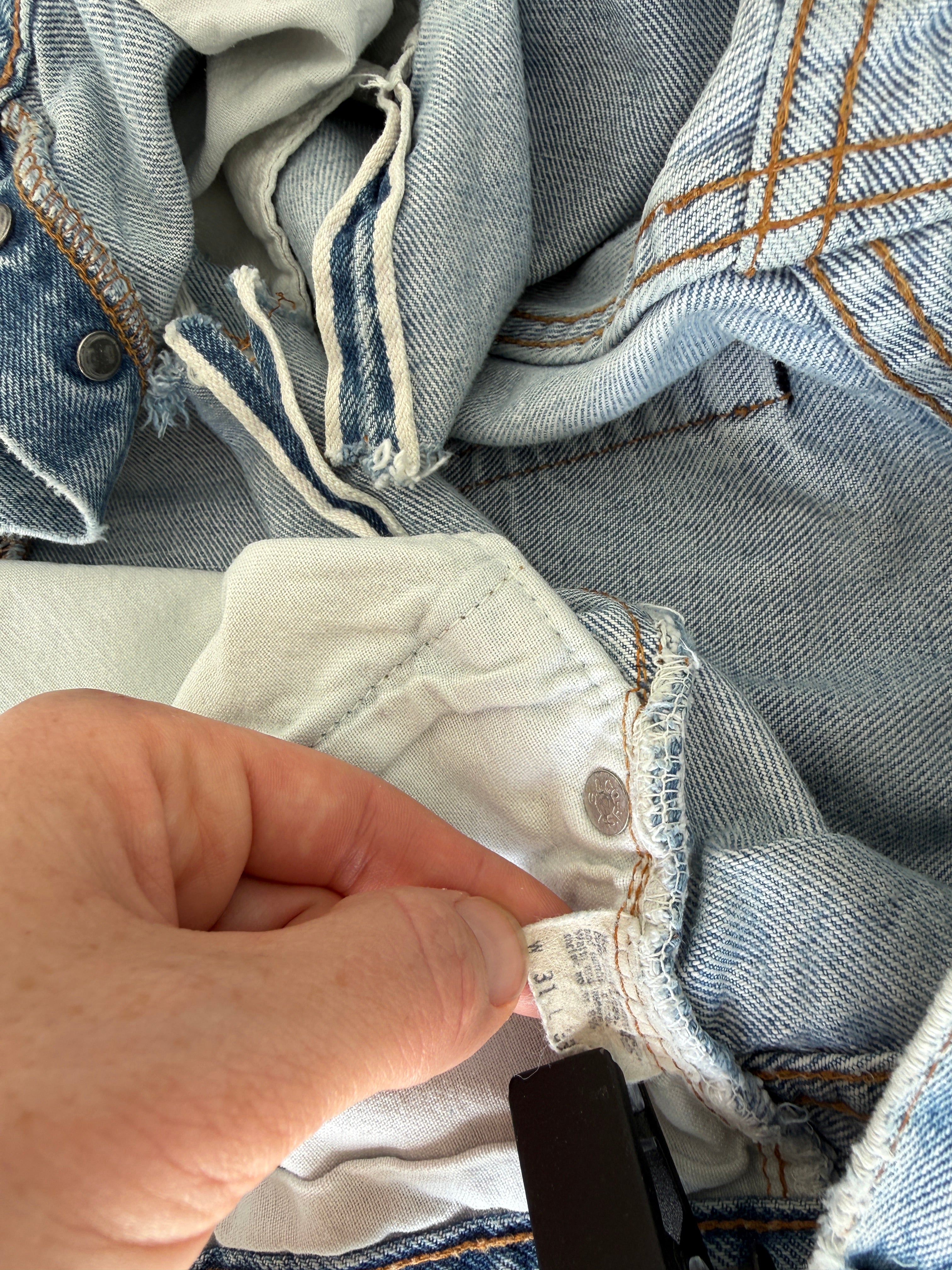 W27 Selvedge vintage Levis 501 26/27” measured waist light faded blue 70s 501s selvedge Levi’s made in USA