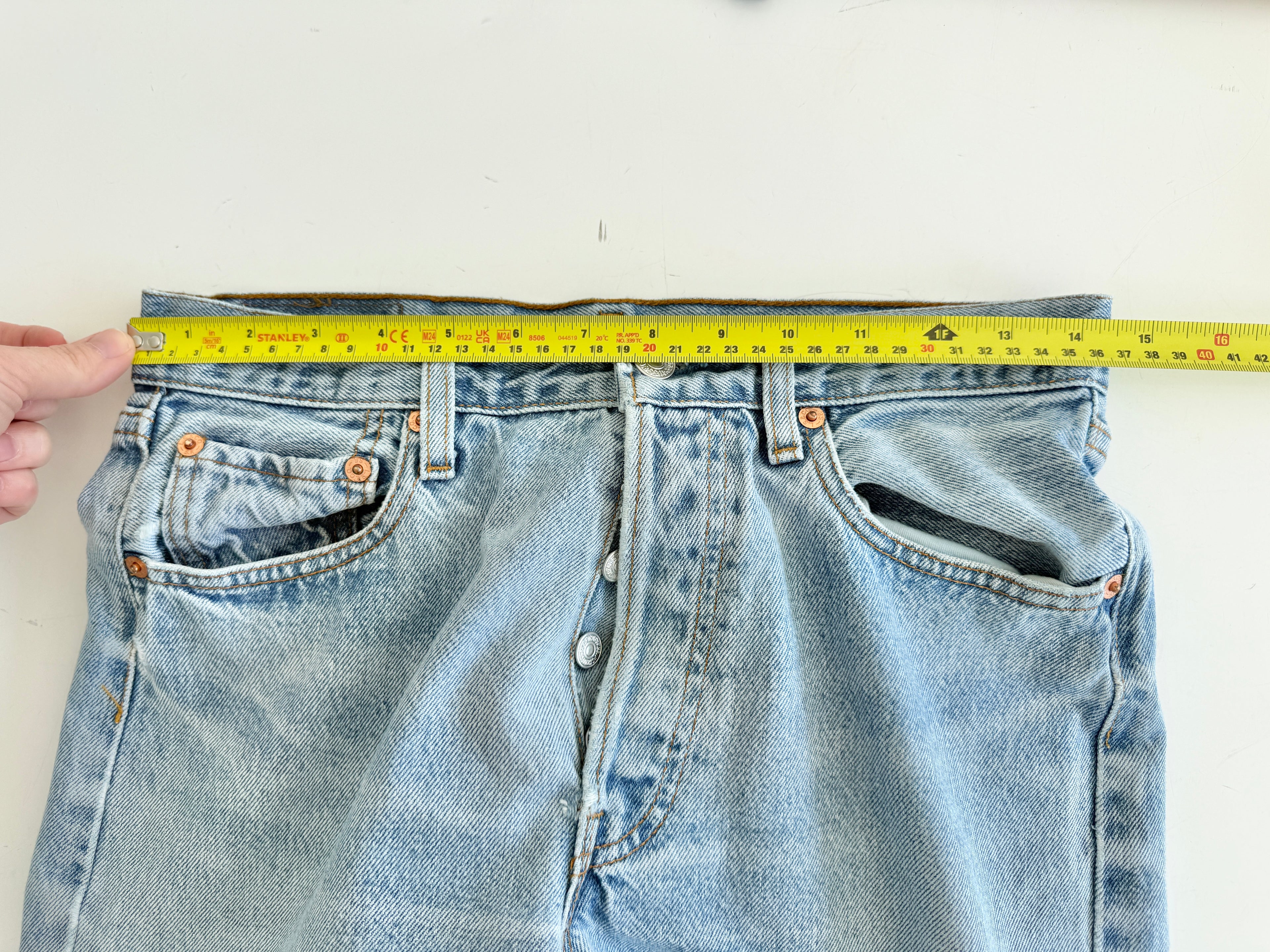 W28 L32 vintage Levis 501 27/28” measured light faded blue denim Levi’s 501s