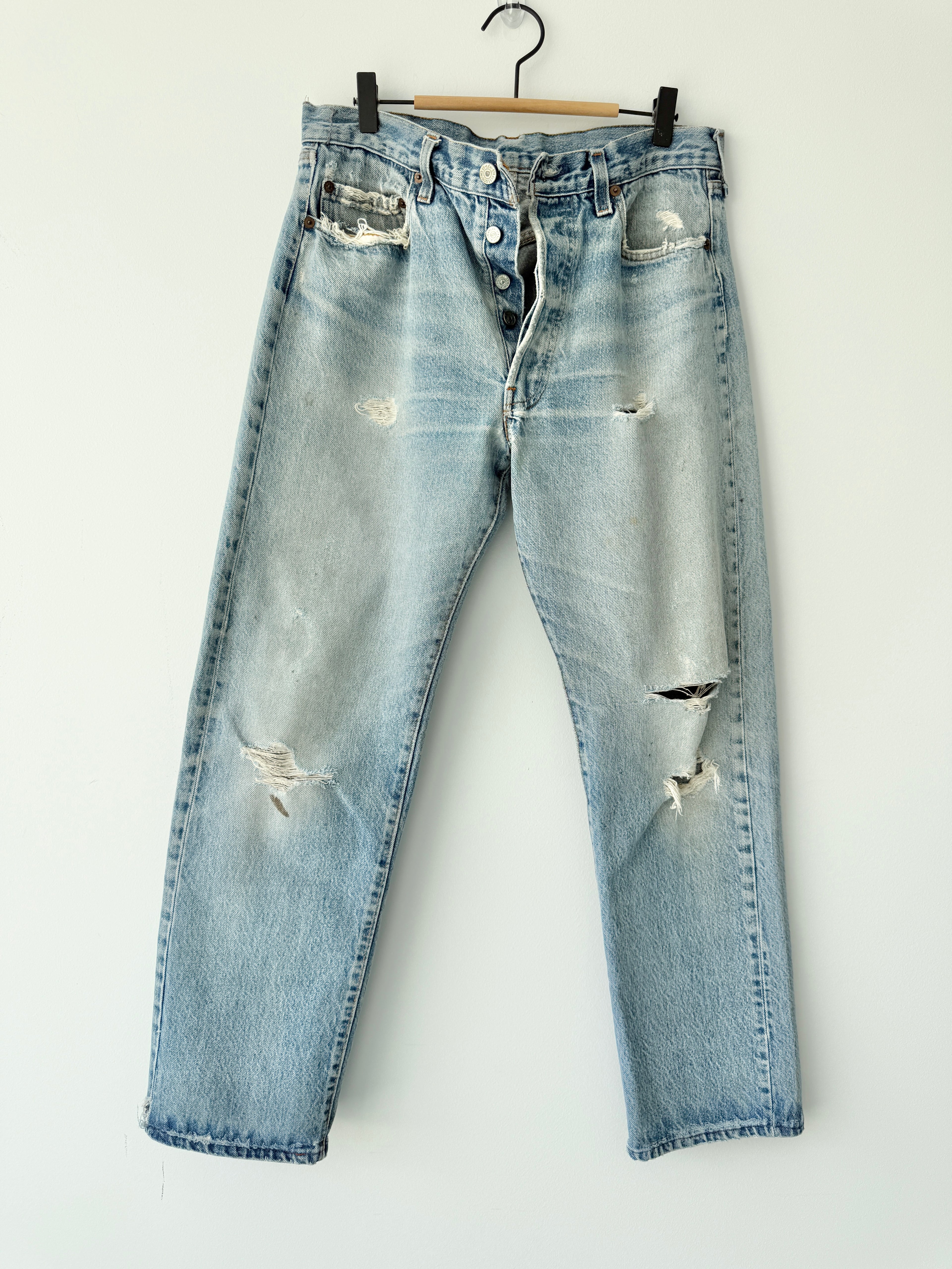 W31 L29 vintage Levis 501s 30/31” medium light blue denim Levi’s 501s 80s USA