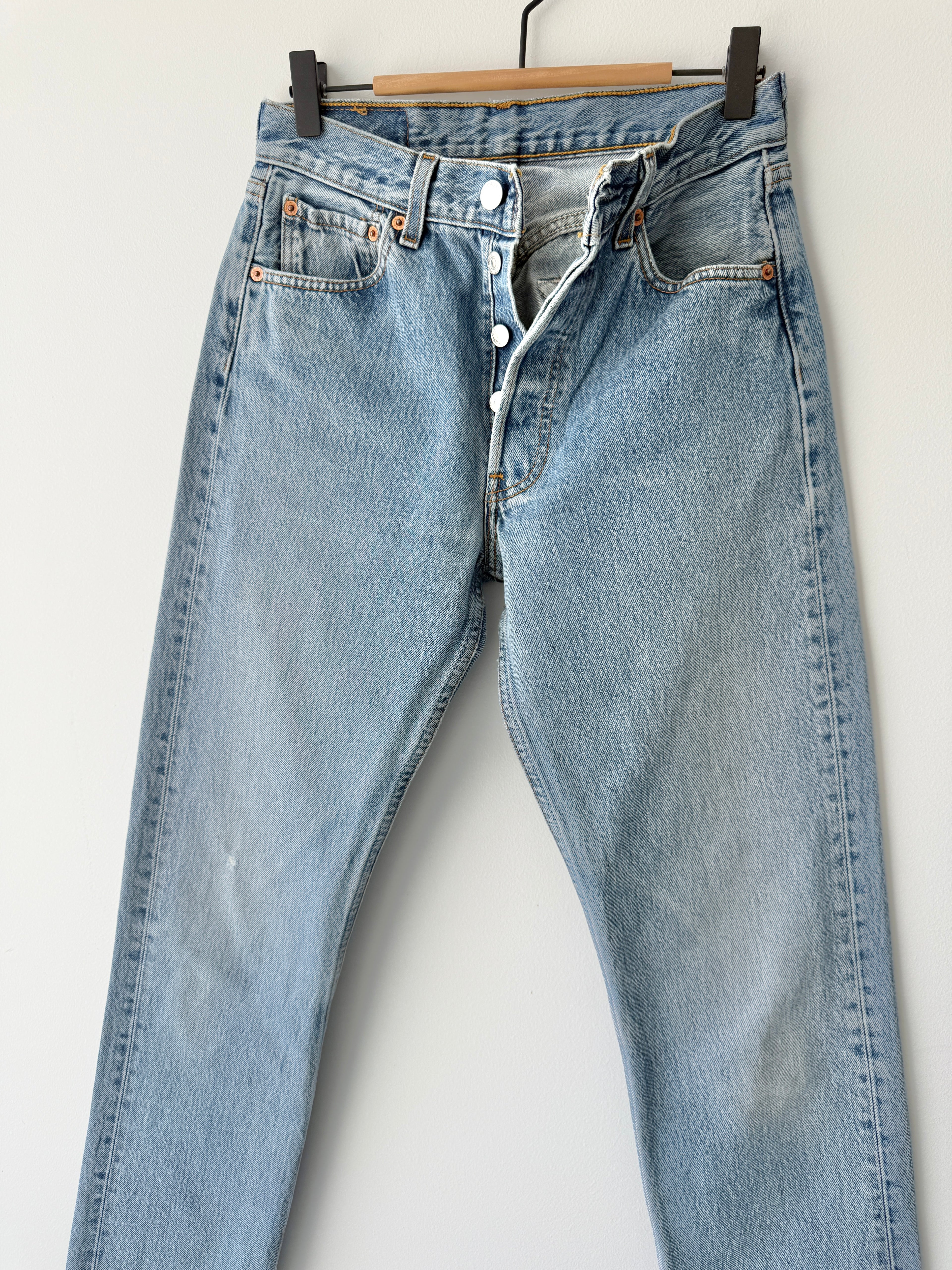 W26 L33 vintage Levis 501 25/26” measured waist medium faded blue 501s Y2K