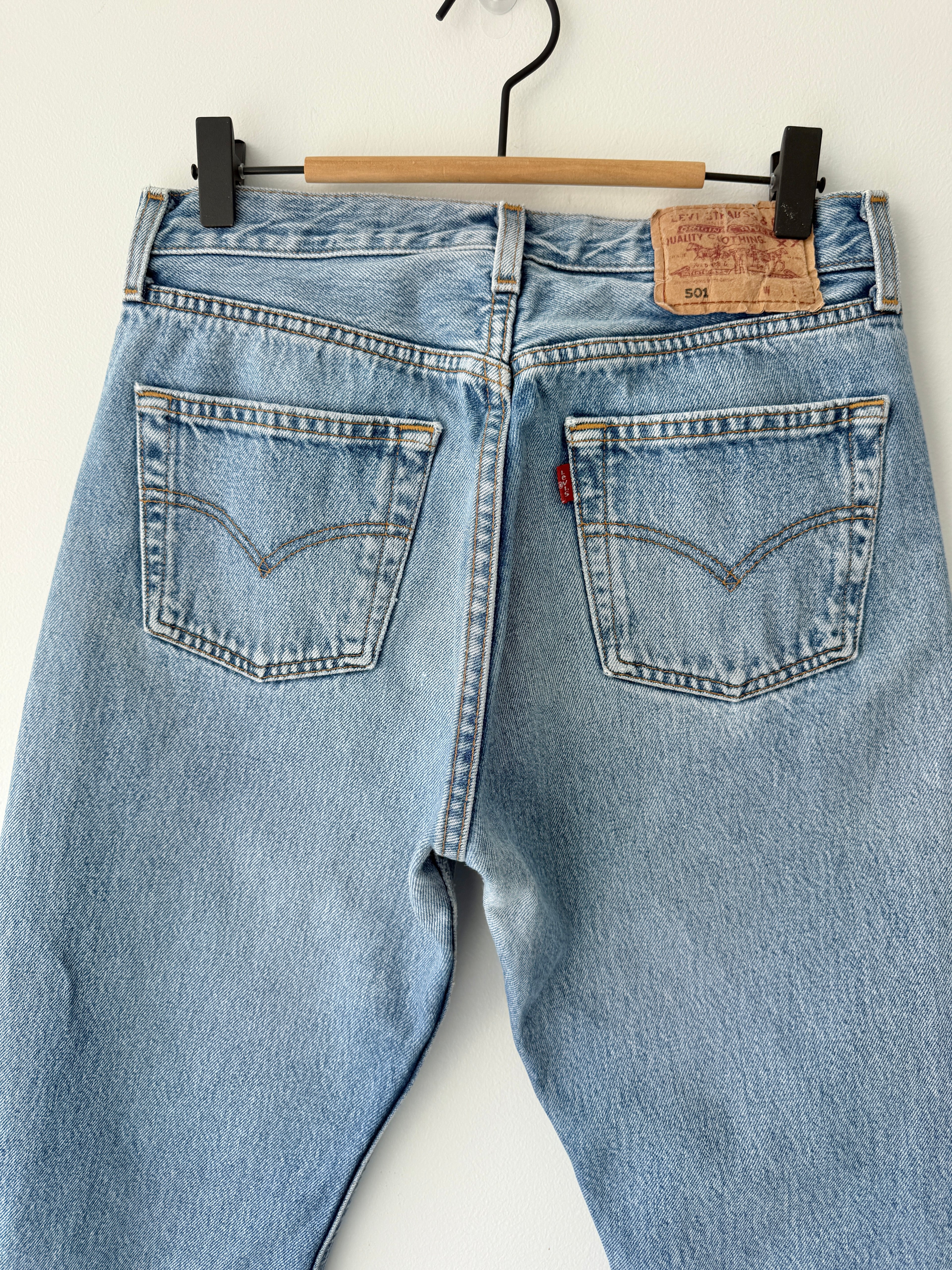W28 L30 vintage Levis 501s 27/28” medium blue denim Levi’s 501s Y2K