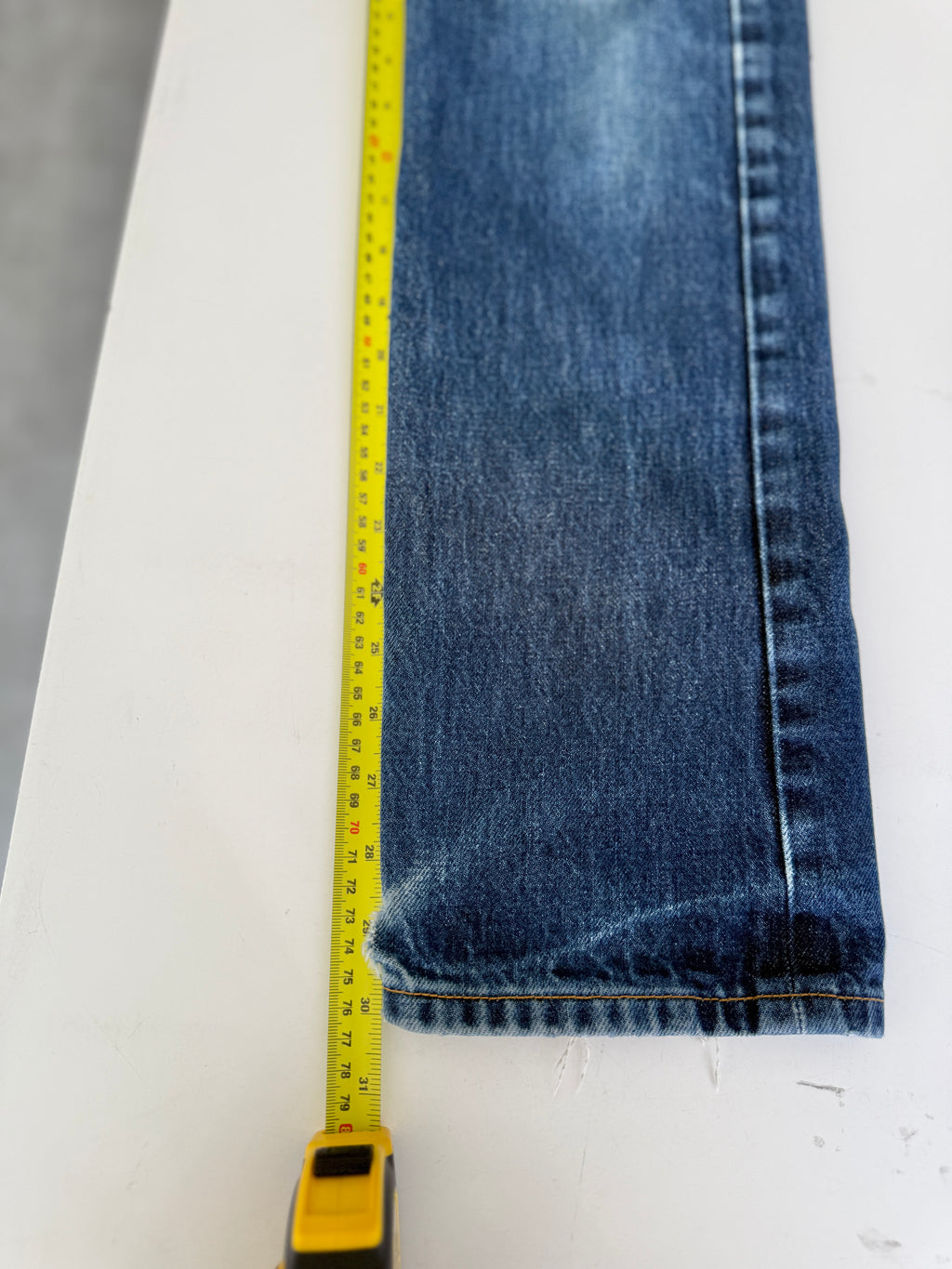 Soft W24 L30 vintage Levis 501s 23-24” measured dark indigo blue Y2K Levi’s 501s