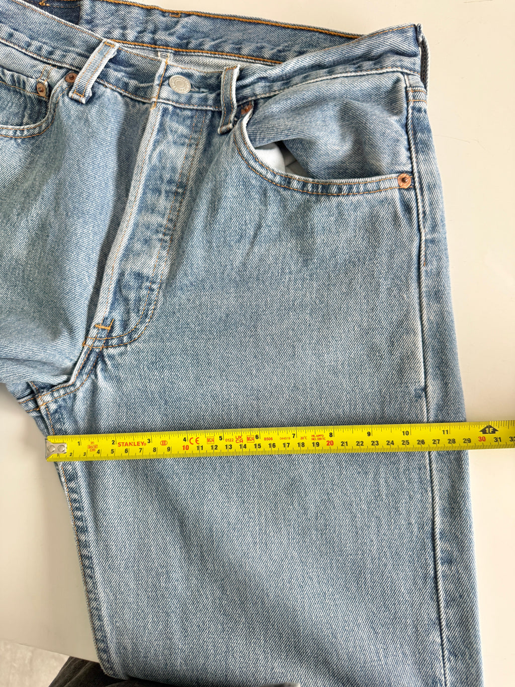 W29 L34 vintage Levis 501s 28/29” measured medium blue faded 90s 501s USA