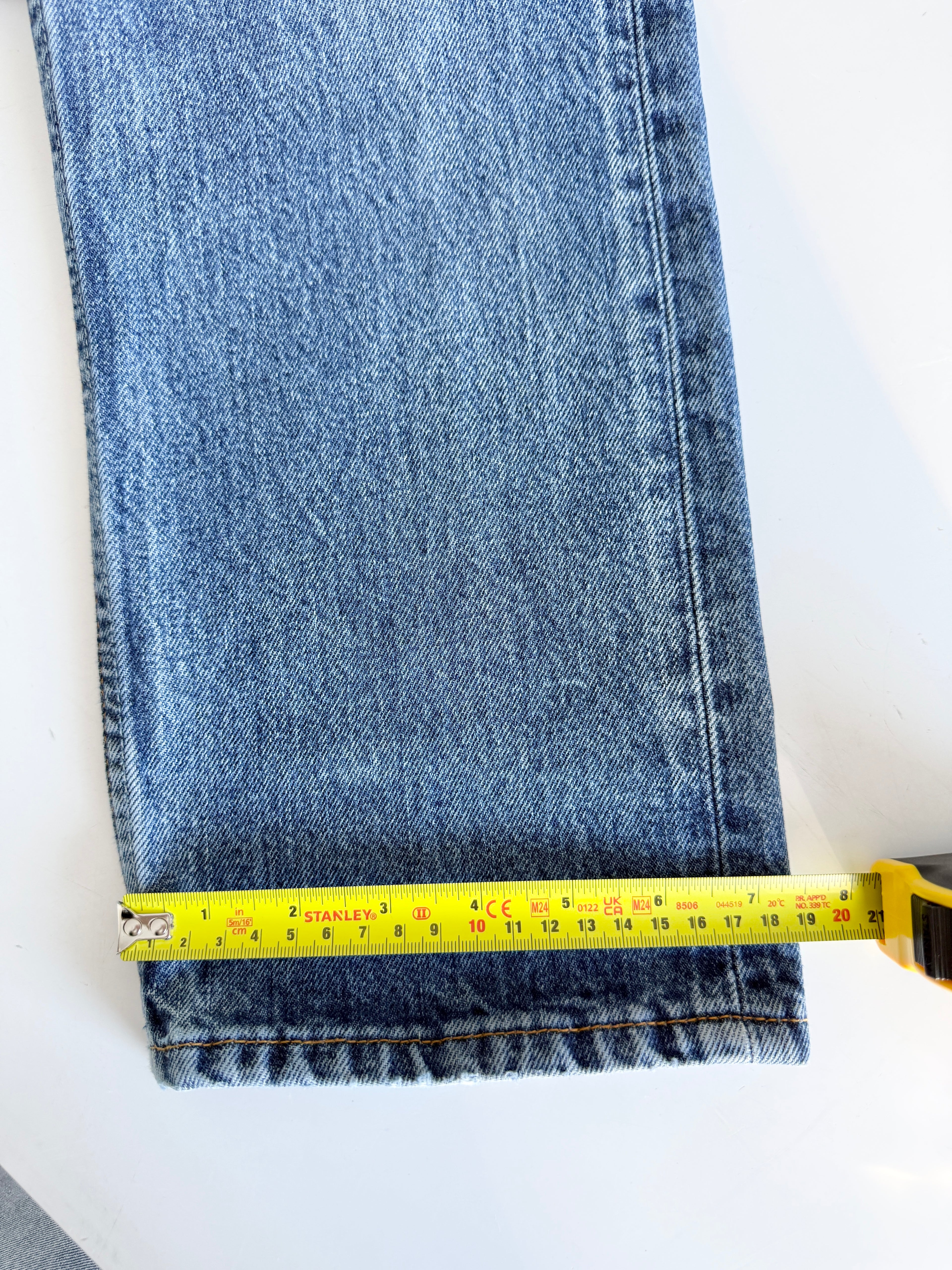 W27 L33 vintage Levis 501 27” measured medium blue denim 90s 501s