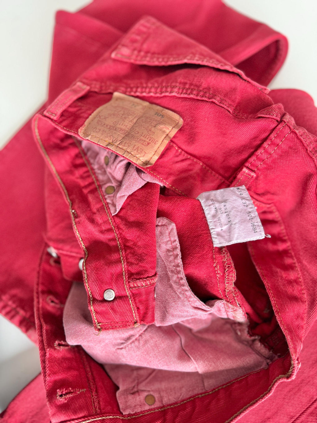 W32 L31 vintage Levis 501 31-32” measured waist red made in 90s