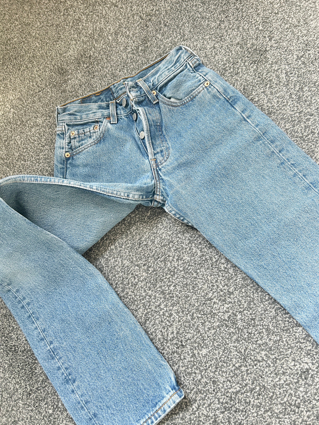 Levis 501 vintage w23 L29 Levi’s 501 light faded blue 90s Levi’s blue straight leg blue 501 vintage blue 501 worn vintage Levi’s