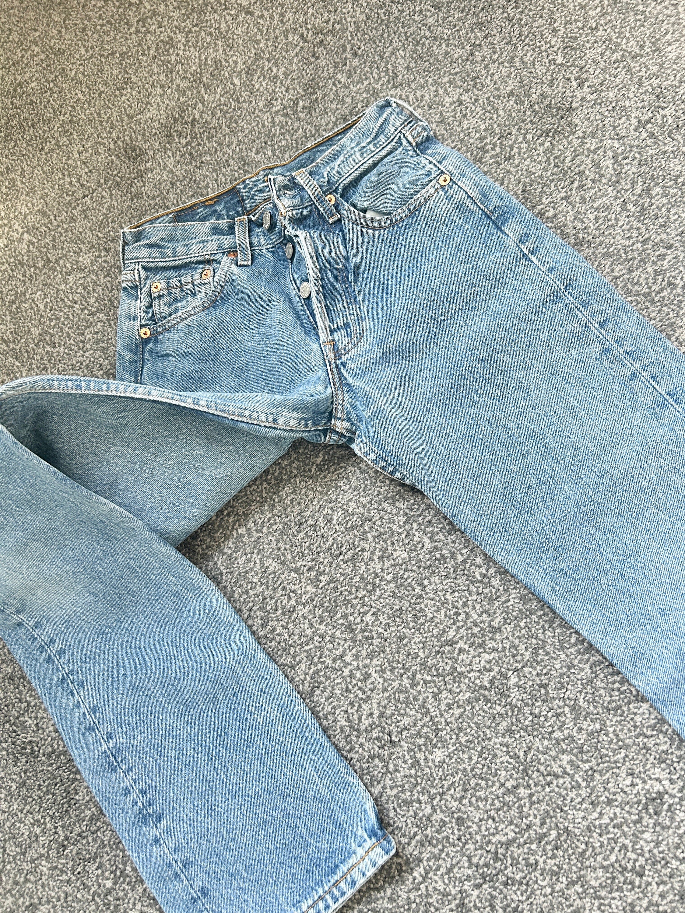 Levis 501 vintage w23 L29 Levi’s 501 light faded blue 90s Levi’s blue straight leg blue 501 vintage blue 501 worn vintage Levi’s