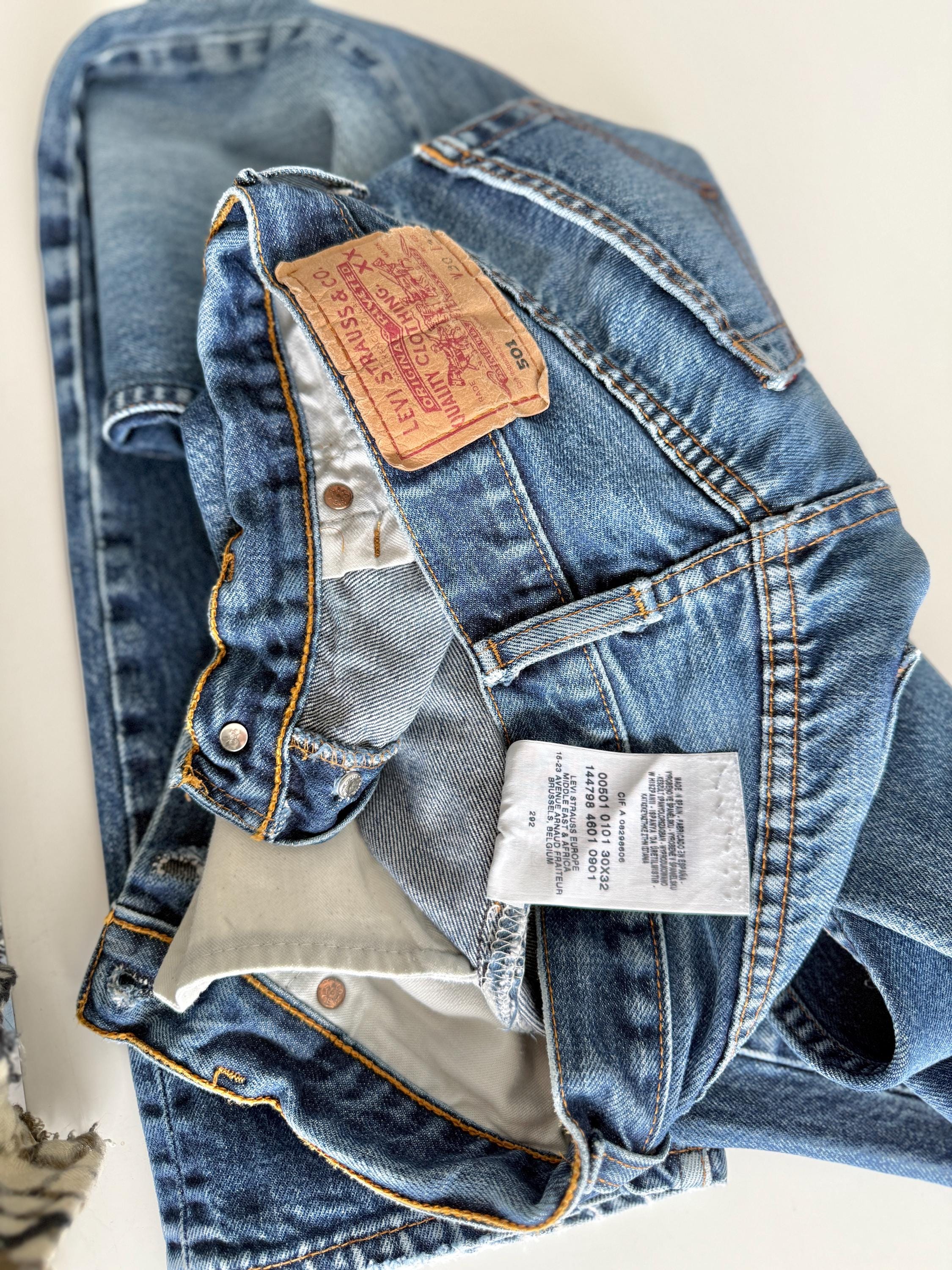 W28 L29 vintage Levis 501 27-28” measured dark raw blue faded denim made in Y2K