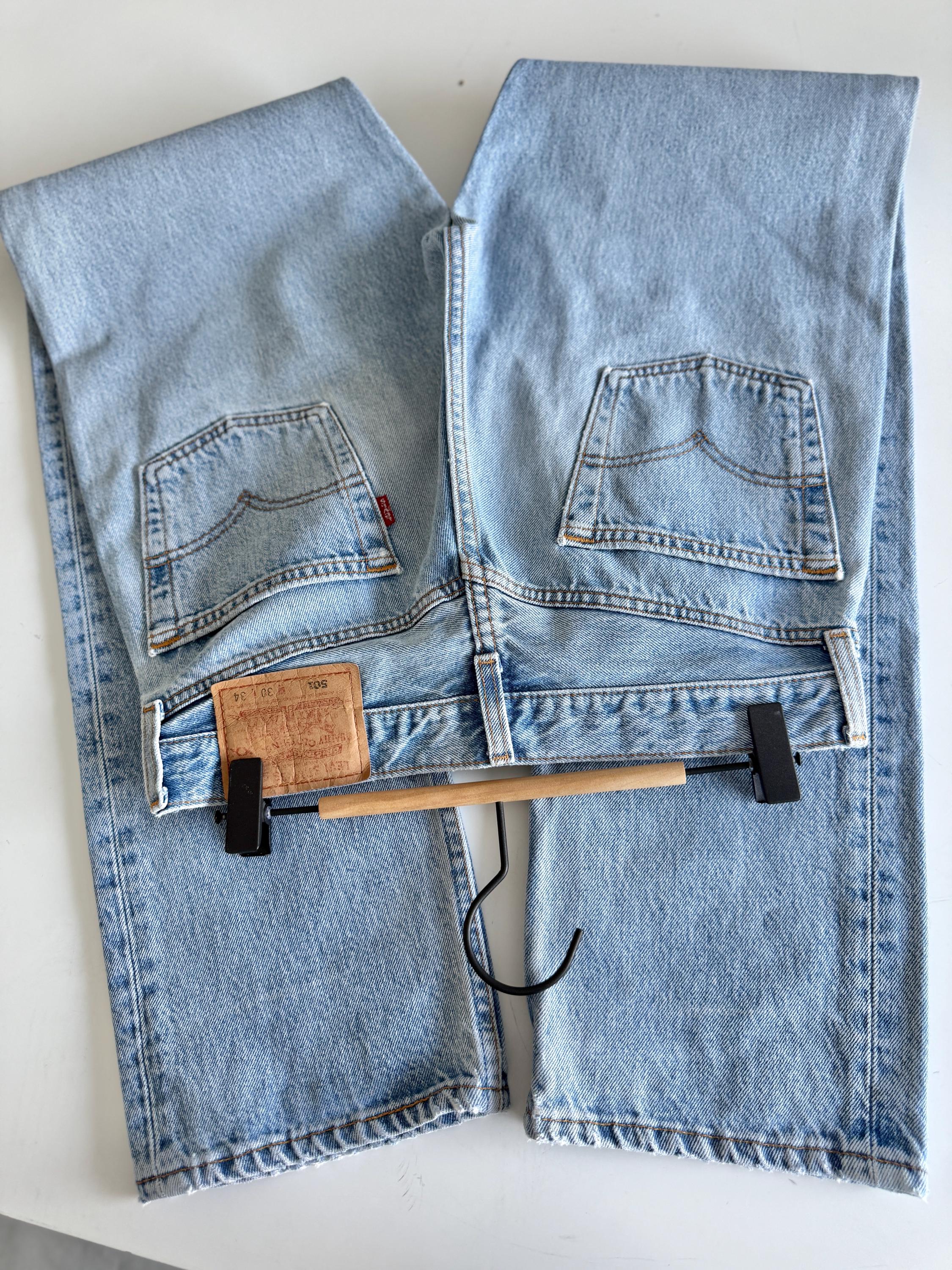 W29 L33 Levis 501 vintage 28-29” measured waist light blue made in USA 90s