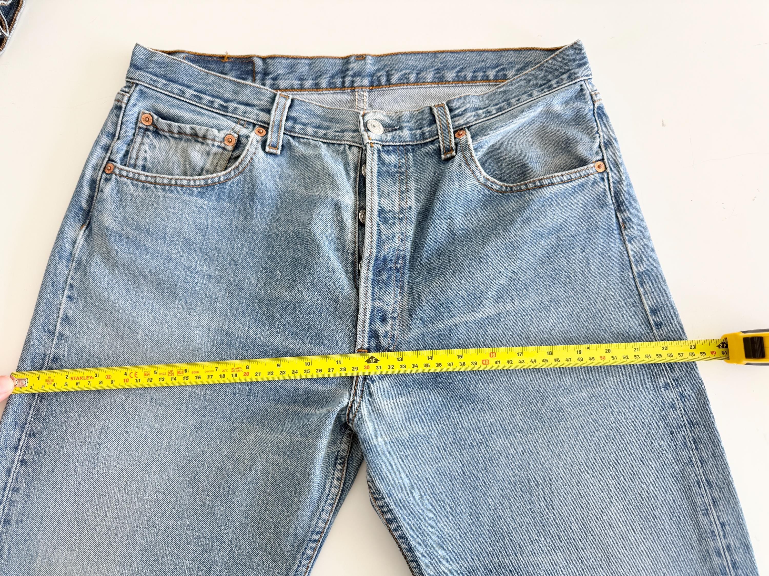 W33 L33 vintage Levis 501 32-33” measured waist medium faded lines blue made in y2k