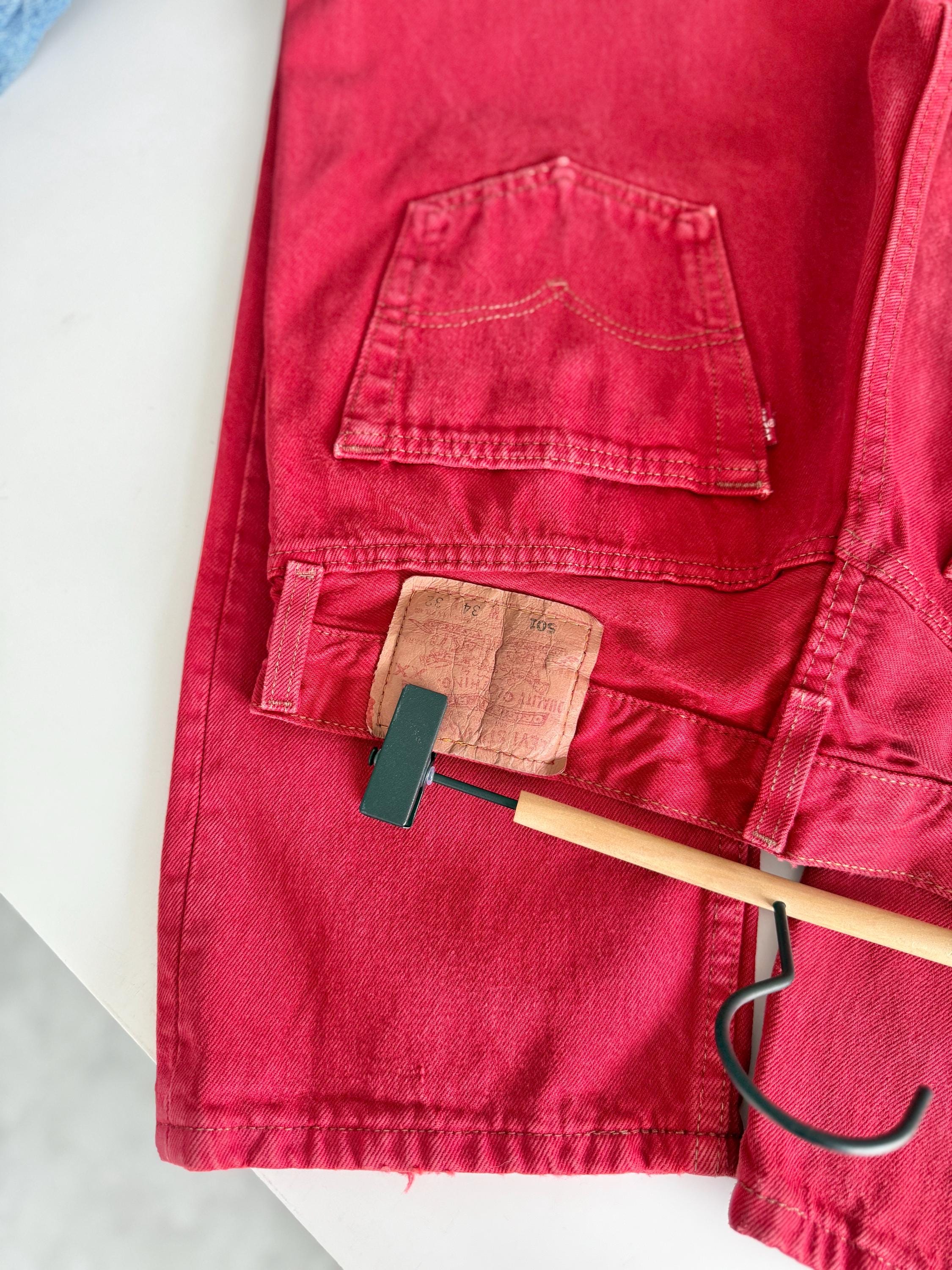 W32 L31 vintage Levis 501 31-32” measured waist red made in 90s