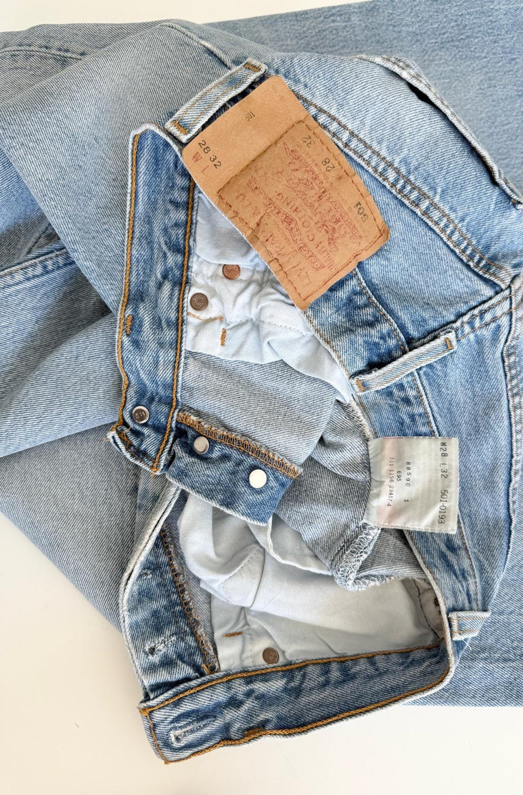 W26 L30 Levis 501 vintage 25-26” measured waist faded medium blue 90s made USA