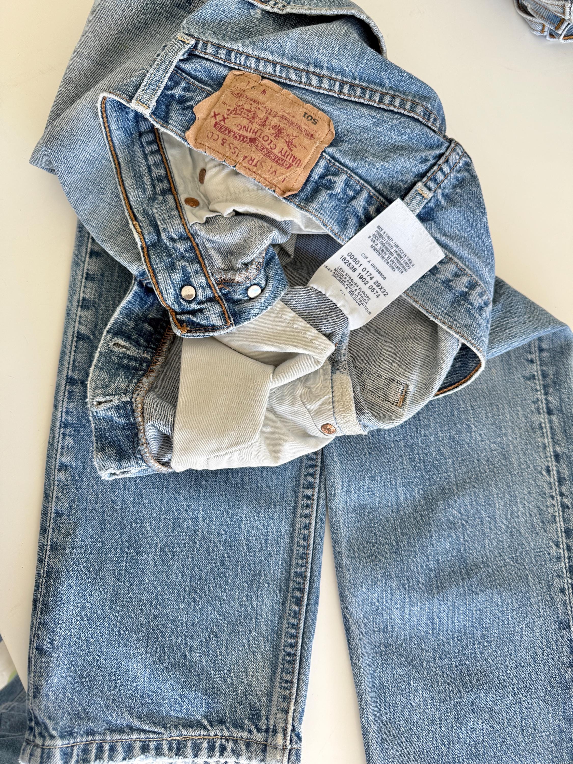 W27 L30 vintage Levis 501 27” measured waist medium faded denim made in Y2K