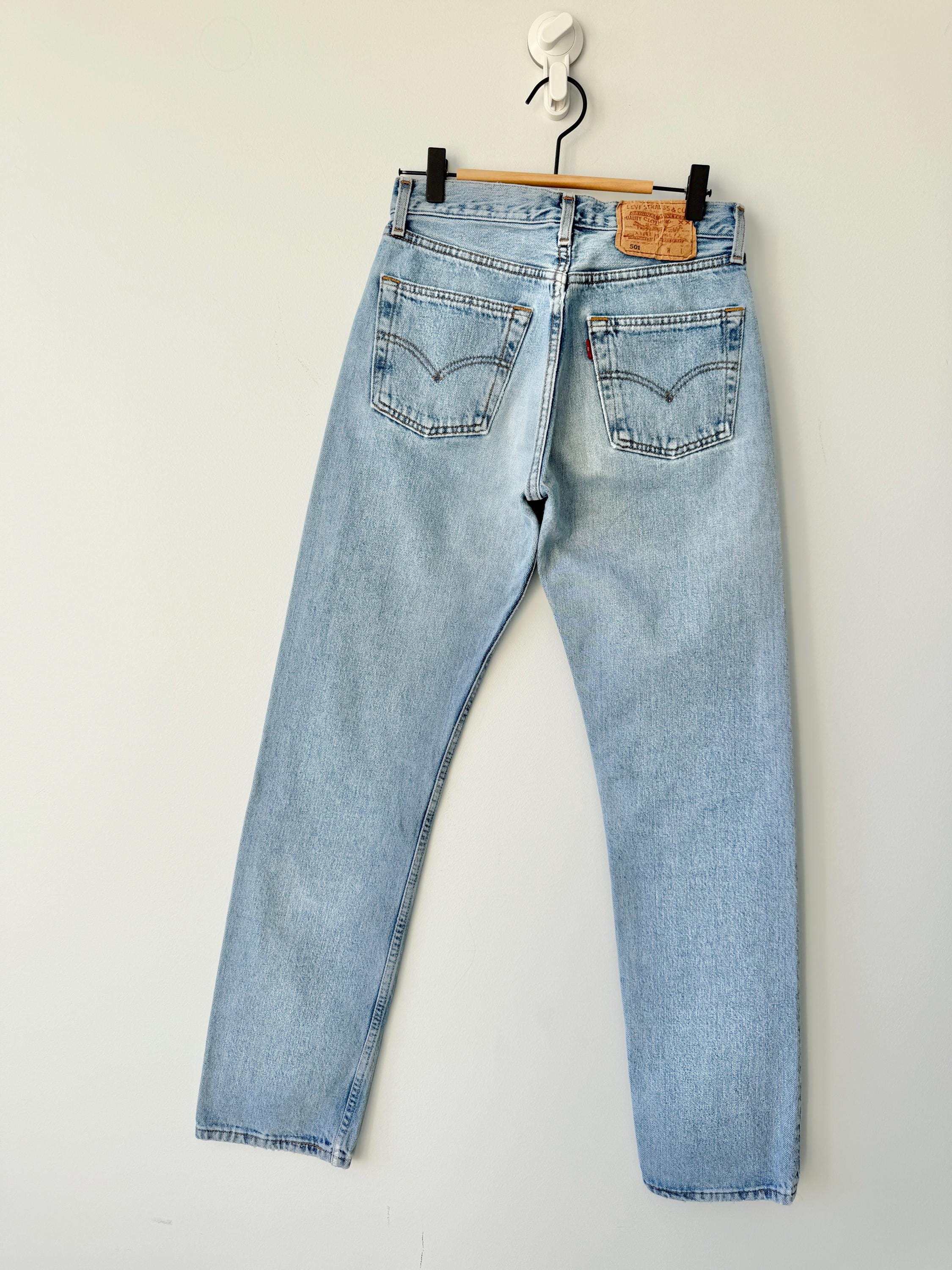 W25 L31 vintage Levis 501 24-25” measured light blue made in 90s