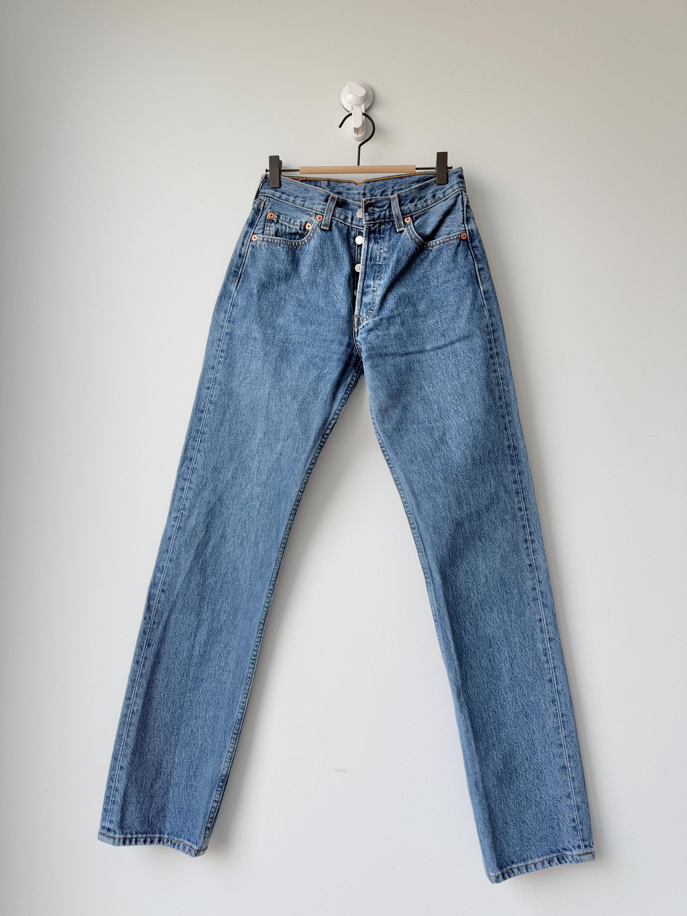 Levis 501 vintage w26 L34 medium/darker faded blue 501s made in 2001 straight leg jeans 501 25”/26” waist