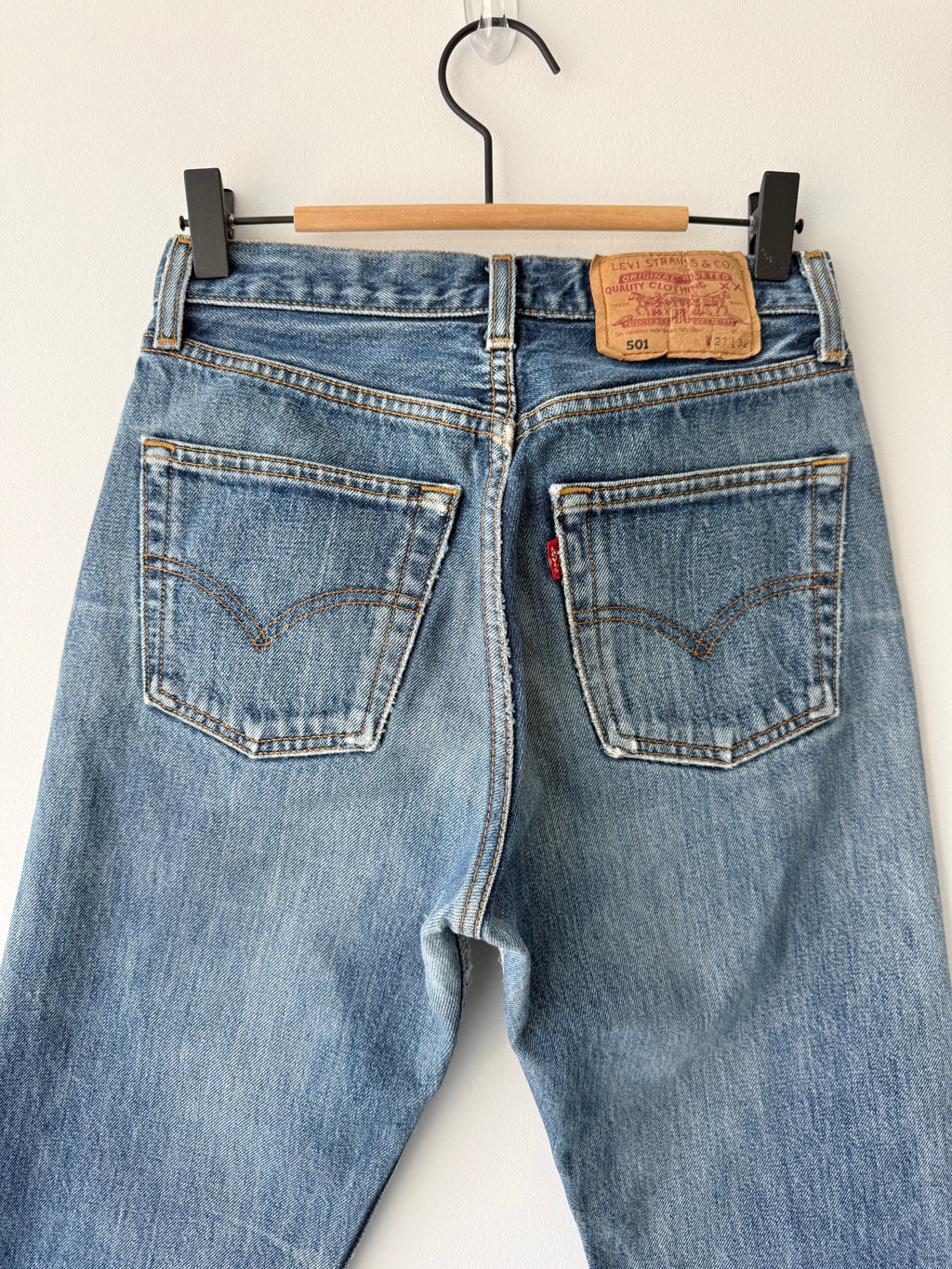 W25 L29 vintage Levis 501s 24/25” measured dark fade blue 501s