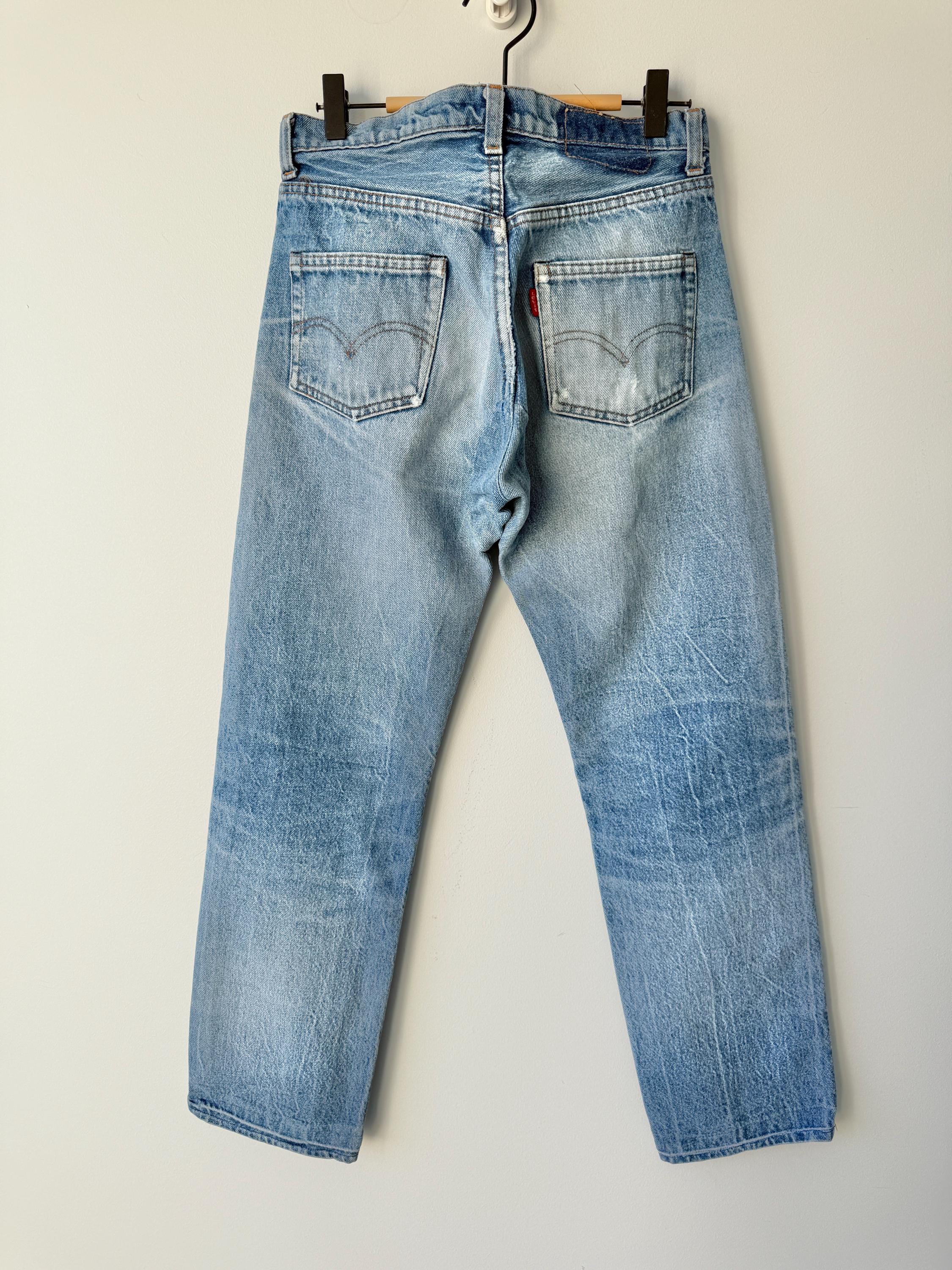 W27 L28 vintage Levis 501 27” measured whiskers faded dark blue made in 80s
