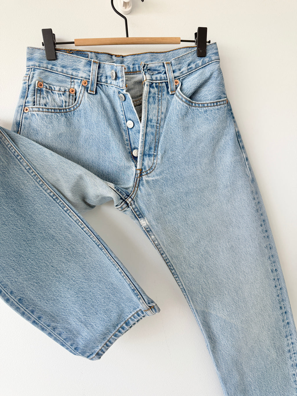 W25 L29 vintage Levis 501 24-25” light blue 90s Levi’s 501s