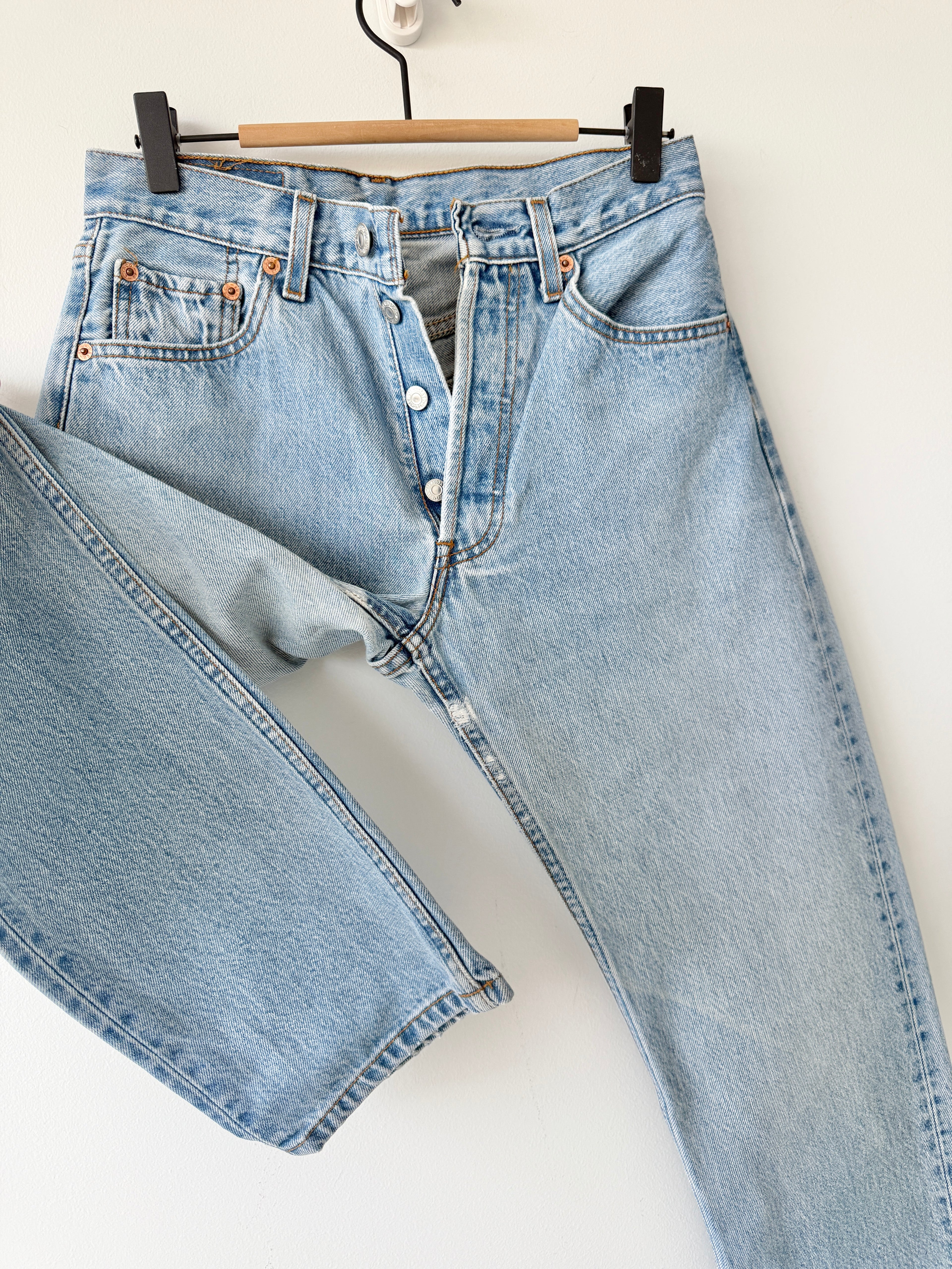 W25 L29 vintage Levis 501 24-25” light blue 90s Levi’s 501s