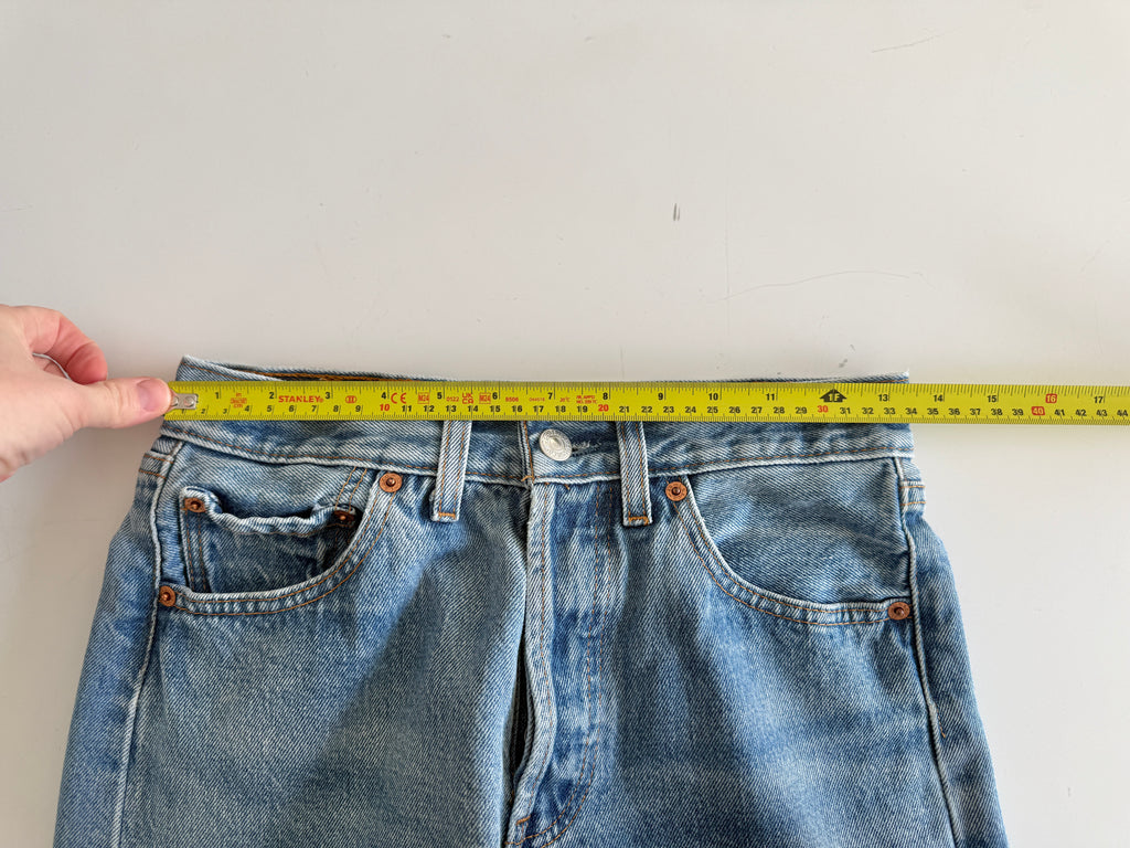 W26 L30 vintage Levis 501 25-26” measured medium blue 90s Levi’s 501s