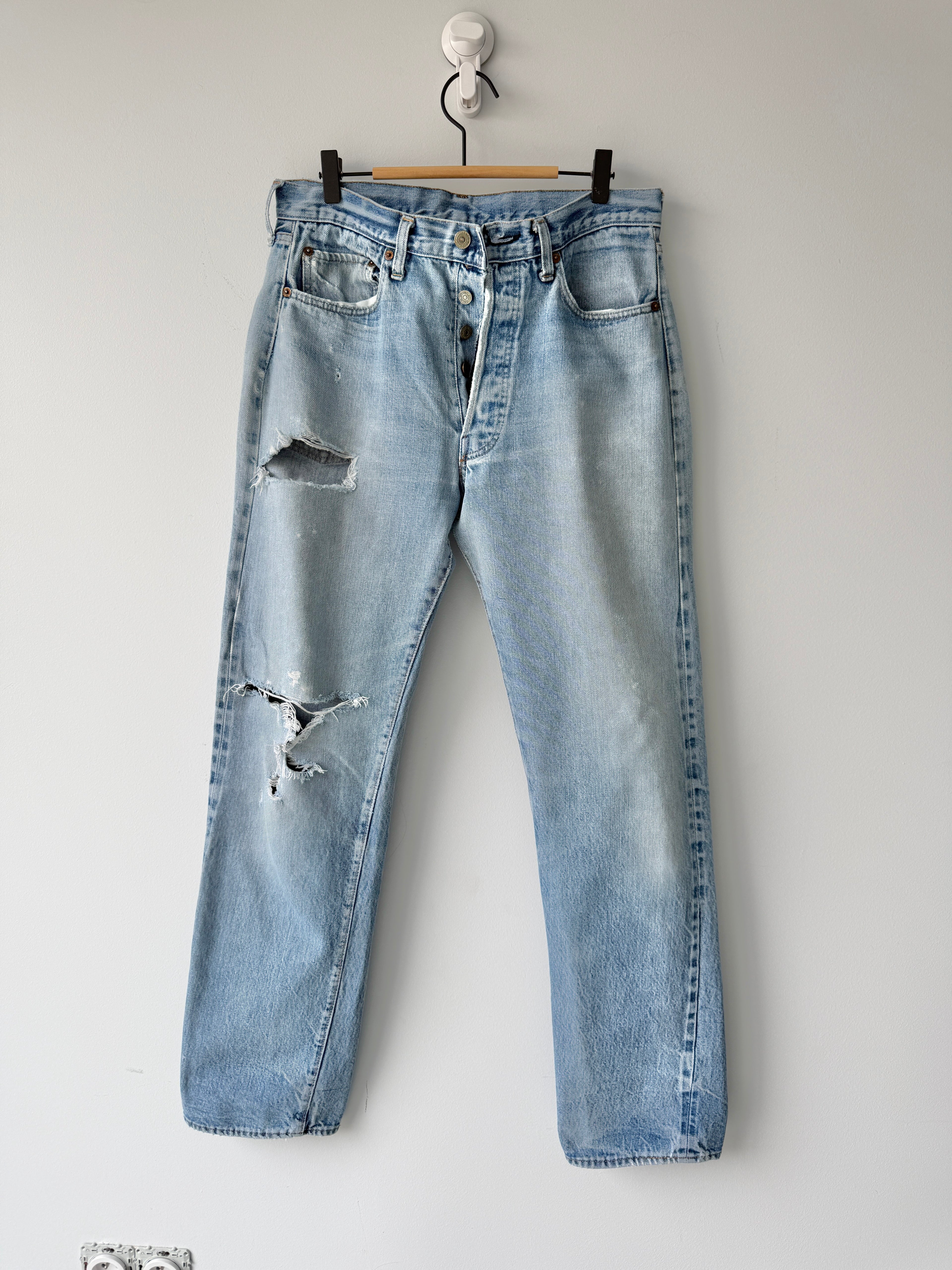 W31 L32 vintage Levis 501 30/31” measured light faded blue denim 70’s 501s USA button 6