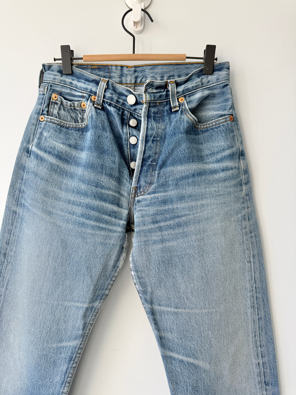 W27 L29 vintage Levis 501 26/27” measured medium faded blue denim 90’s 501s