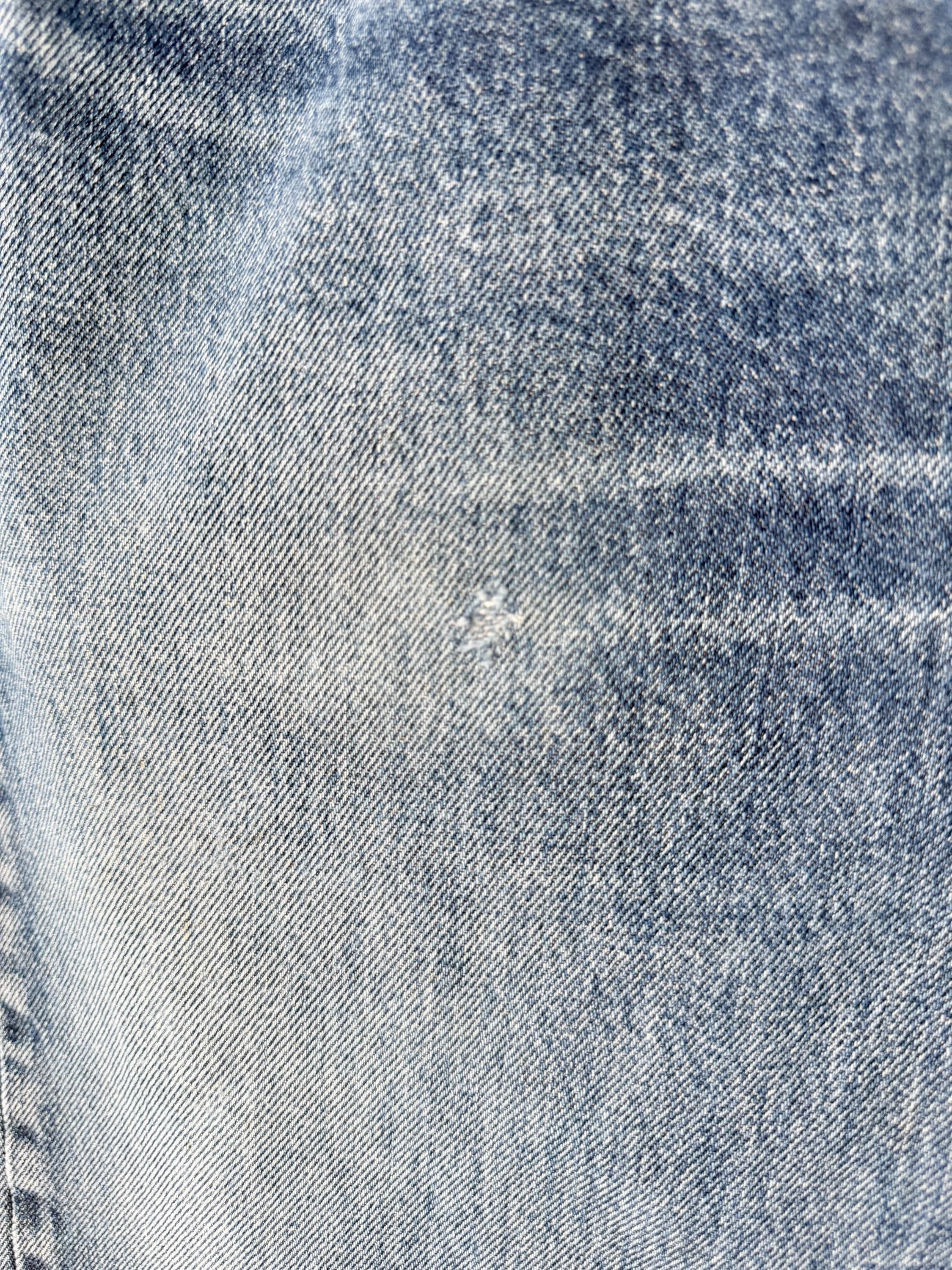 W28 L29 vintage Levis 501 27-28” measured dark raw blue faded denim made in Y2K