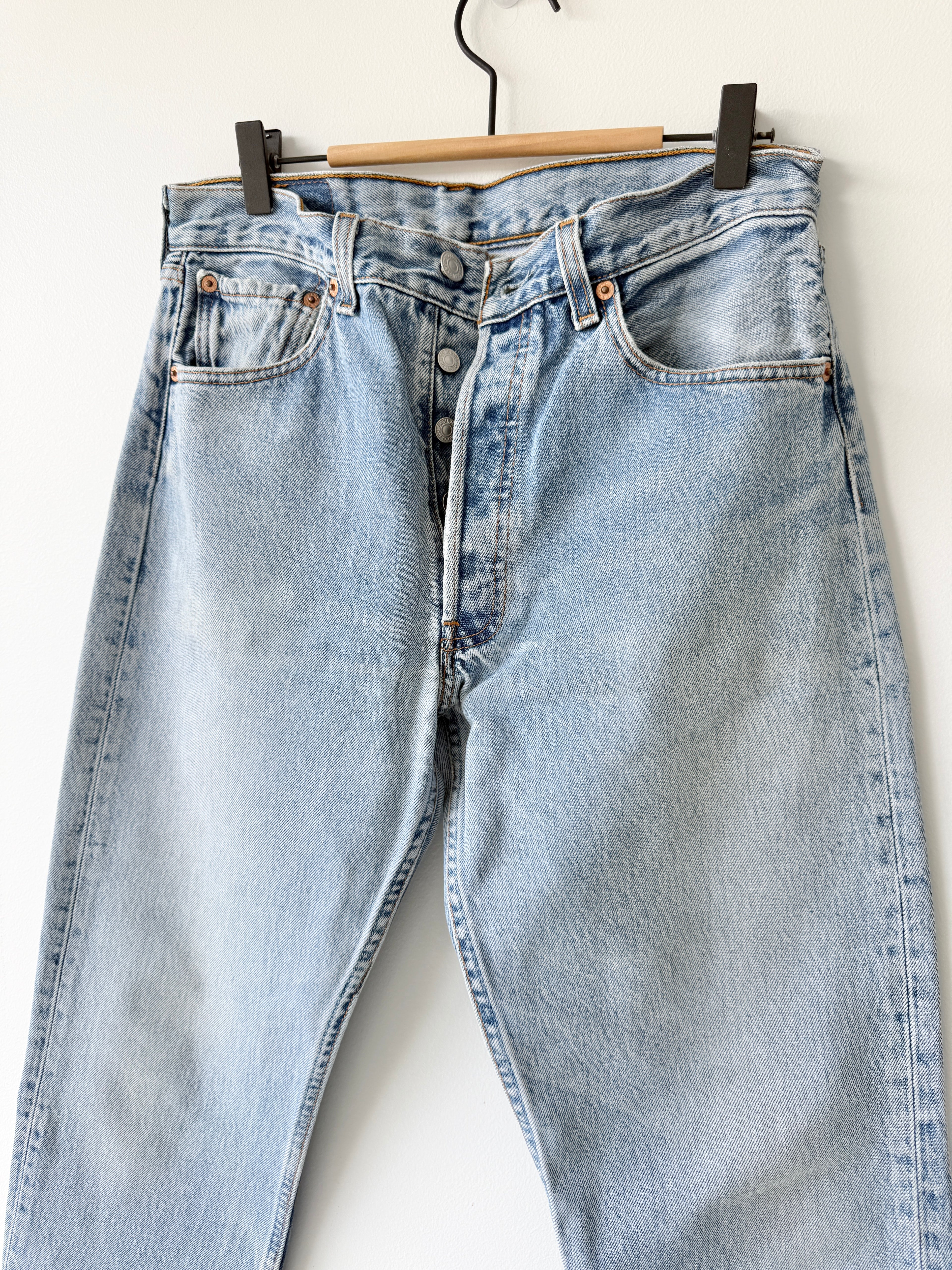 W29 L29 vintage Levis 501 29” light blue Levi’s 501s Y2K