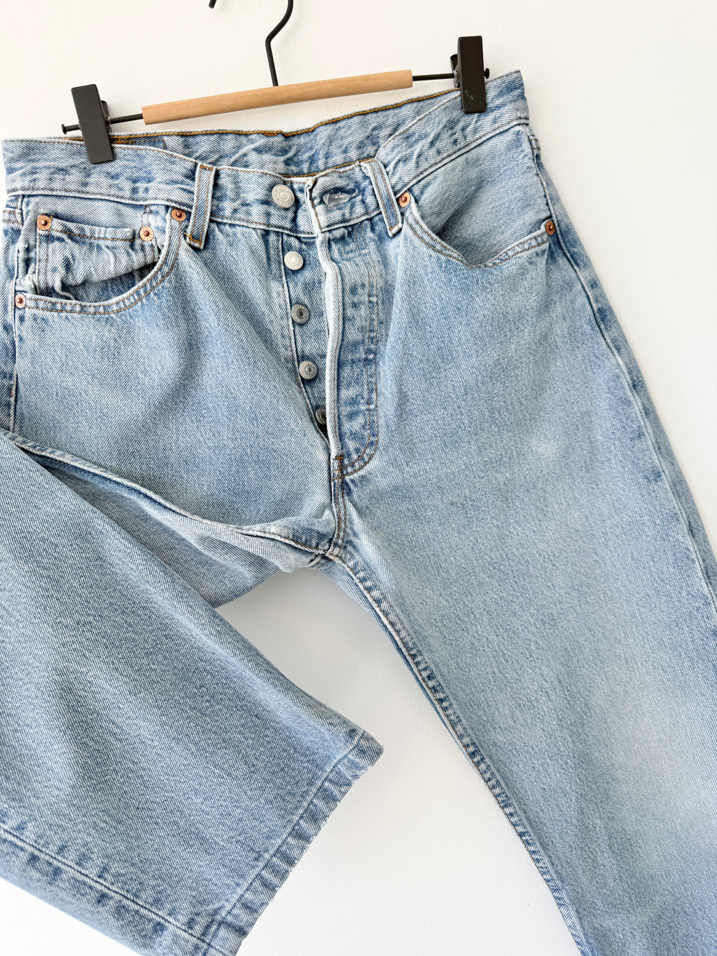 W28 L30 vintage Levis 501 27/28” light blue Levi’s 501s 90s