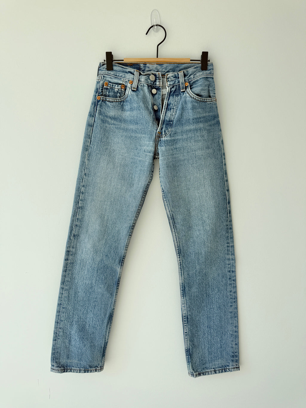 Softer W23 L29 vintage Levis 501 22/23” measured waist medium blue 90s 501s