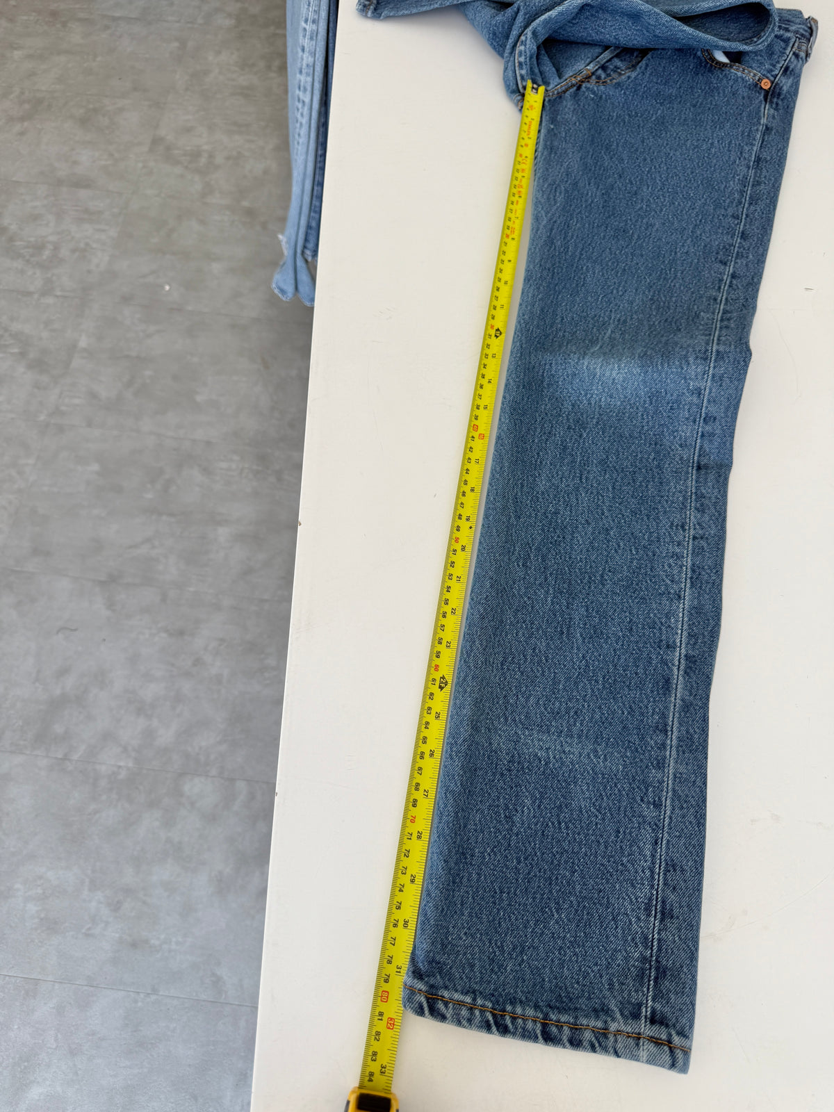 W23 L31 vintage Levis 501s 22/23” measured medium dark blue fade 501s Y2K