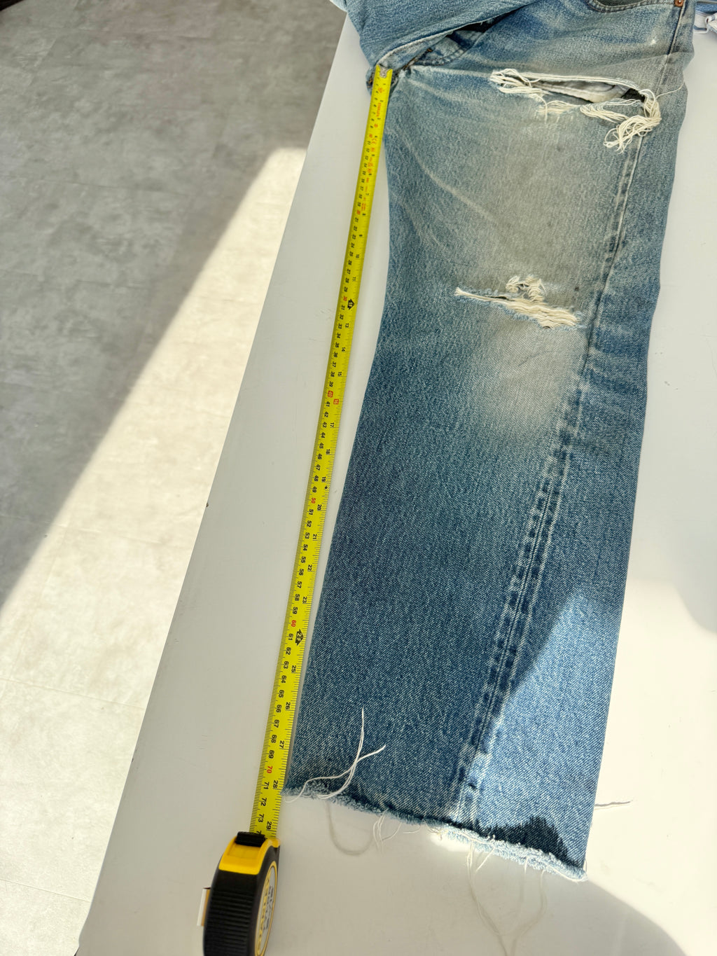 Selvedge soft W34 L28 vintage Levis 501xx 32/34” measured waist light faded blue USA 70s  501 selvedge