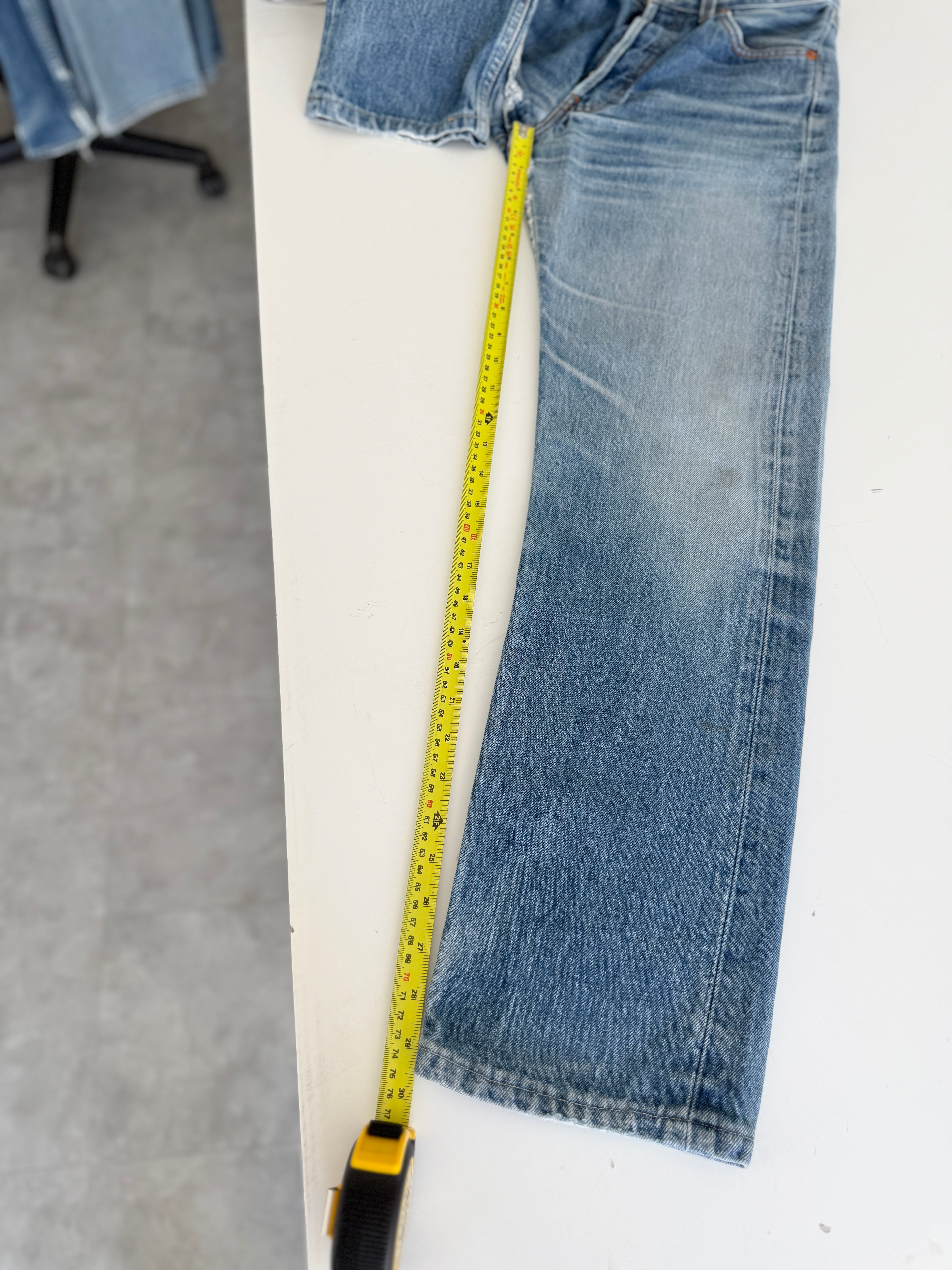 W27 L29 vintage Levis 501 26/27” measured medium faded blue denim 90’s 501s