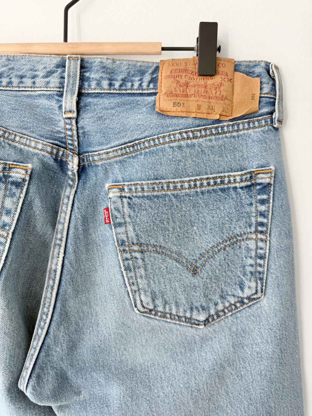 W31 L31 vintage Levis 501 medium light blue 30/31” measured waist 501s 90s USA
