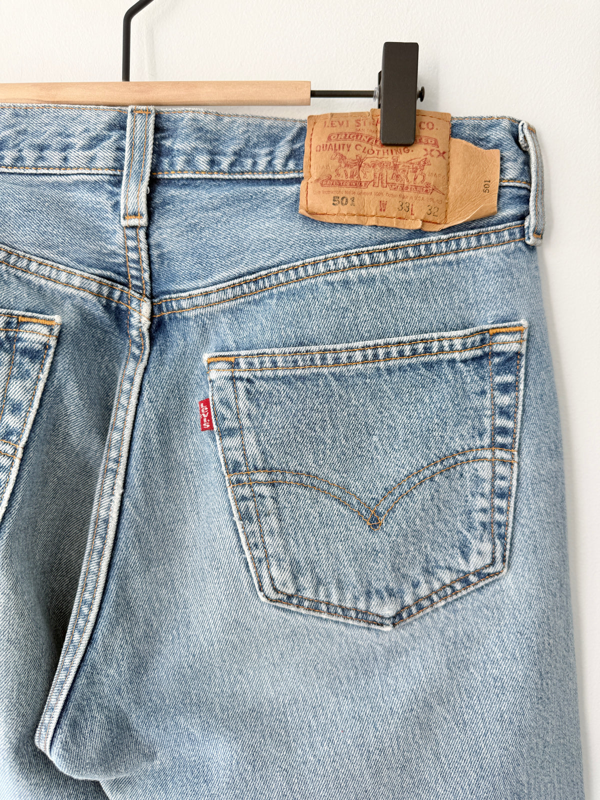 W31 L31 vintage Levis 501 medium light blue 30/31” measured waist 501s 90s USA