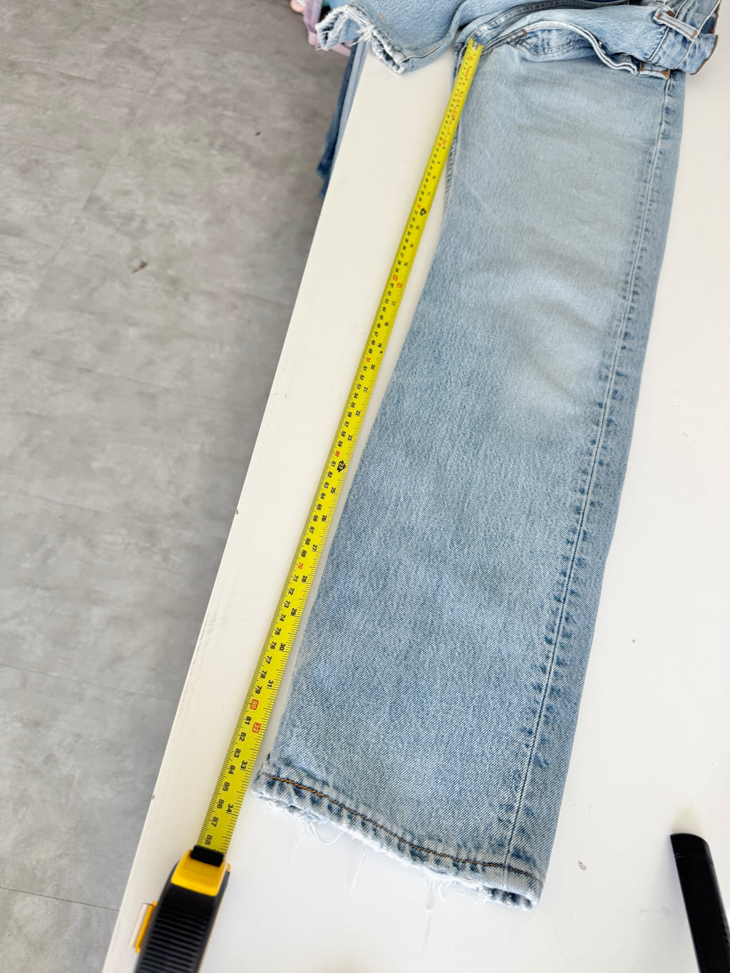 W29 L33 vintage Levis 501 29” measured light faded blue made in 90s