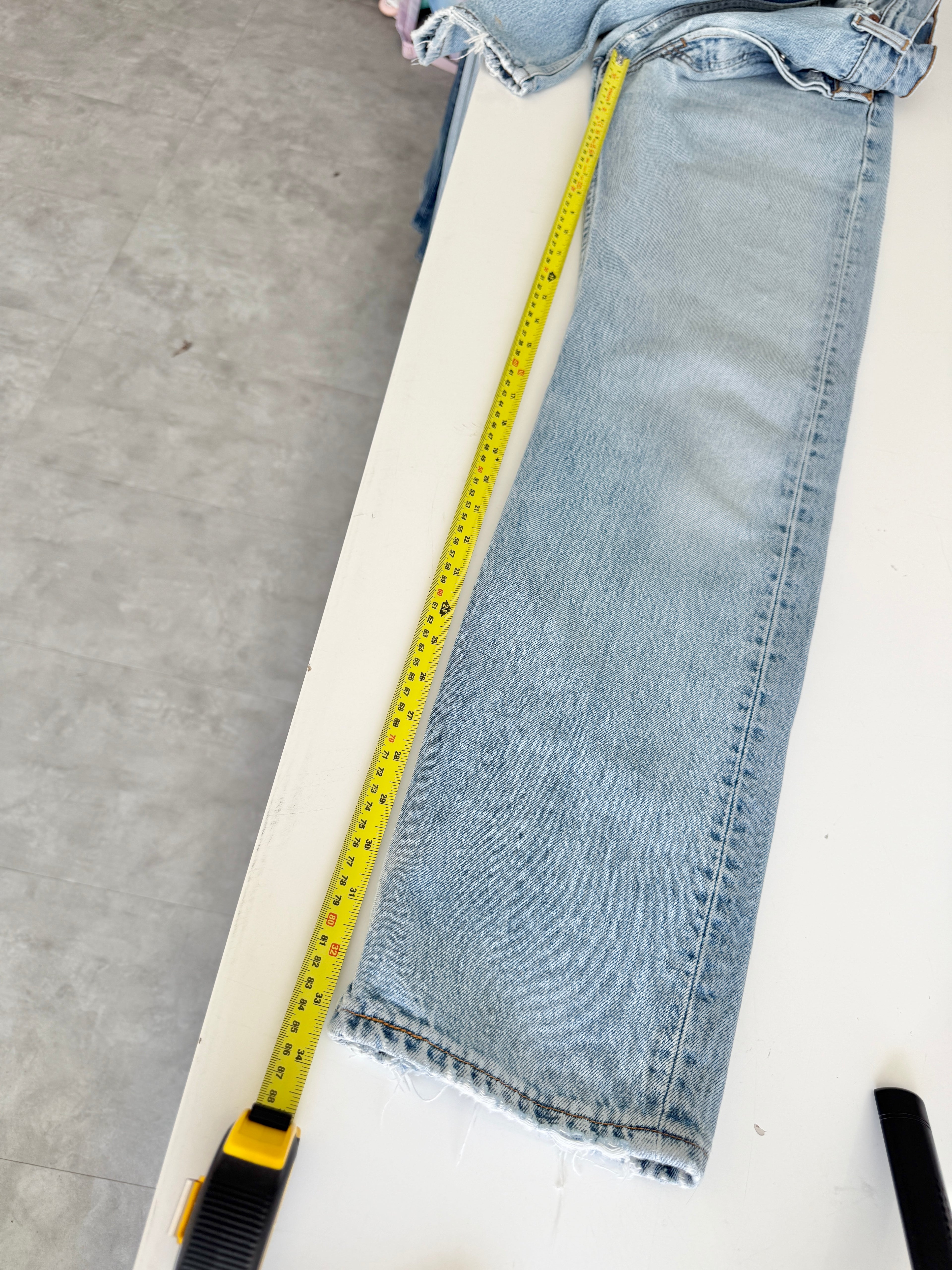 W29 L33 vintage Levis 501 29” measured light faded blue made in 90s