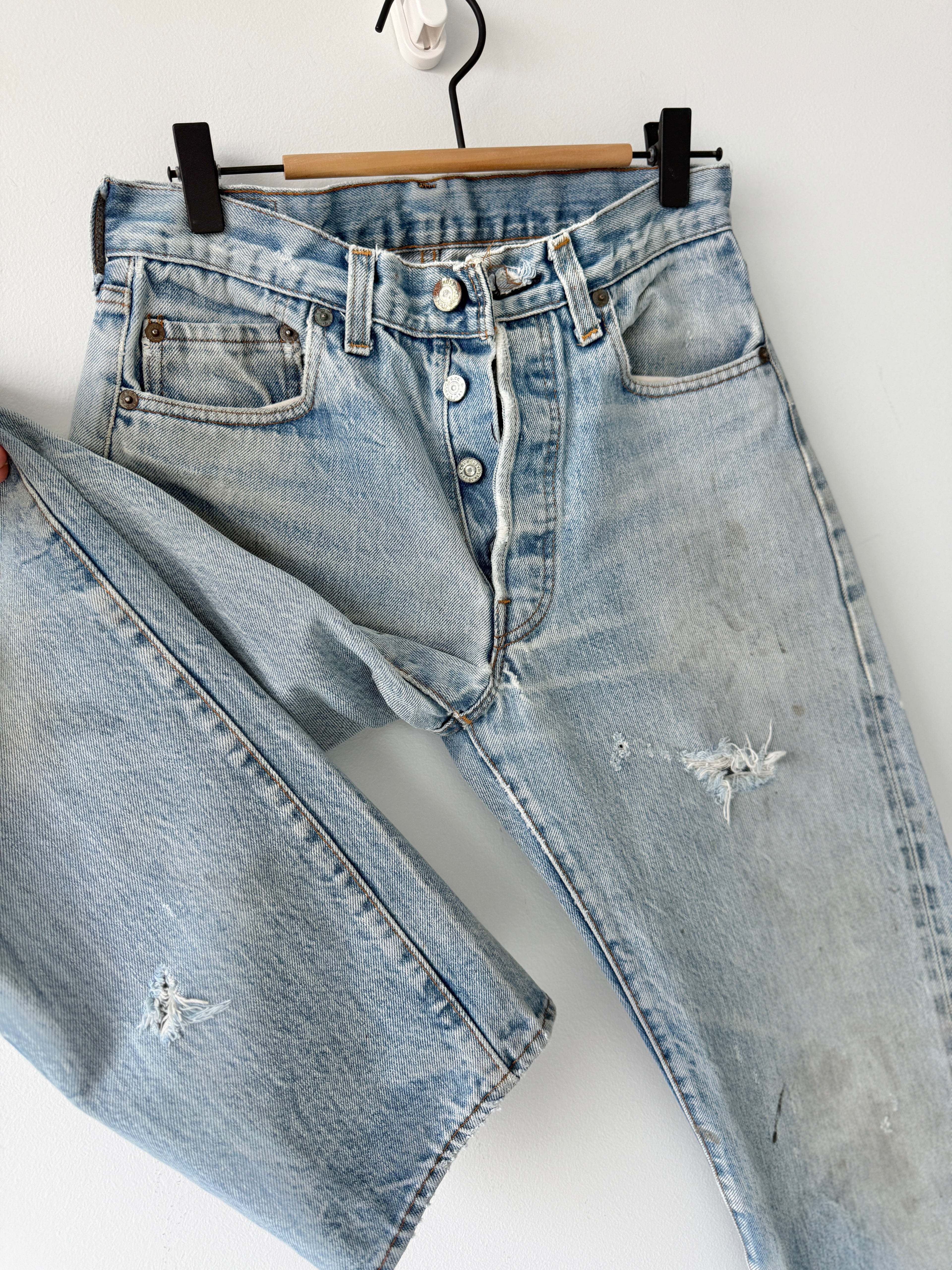 Selvedge W27 L30 vintage Levis 501 26/27” measured light blue faded 80s USA Levi’s 501s