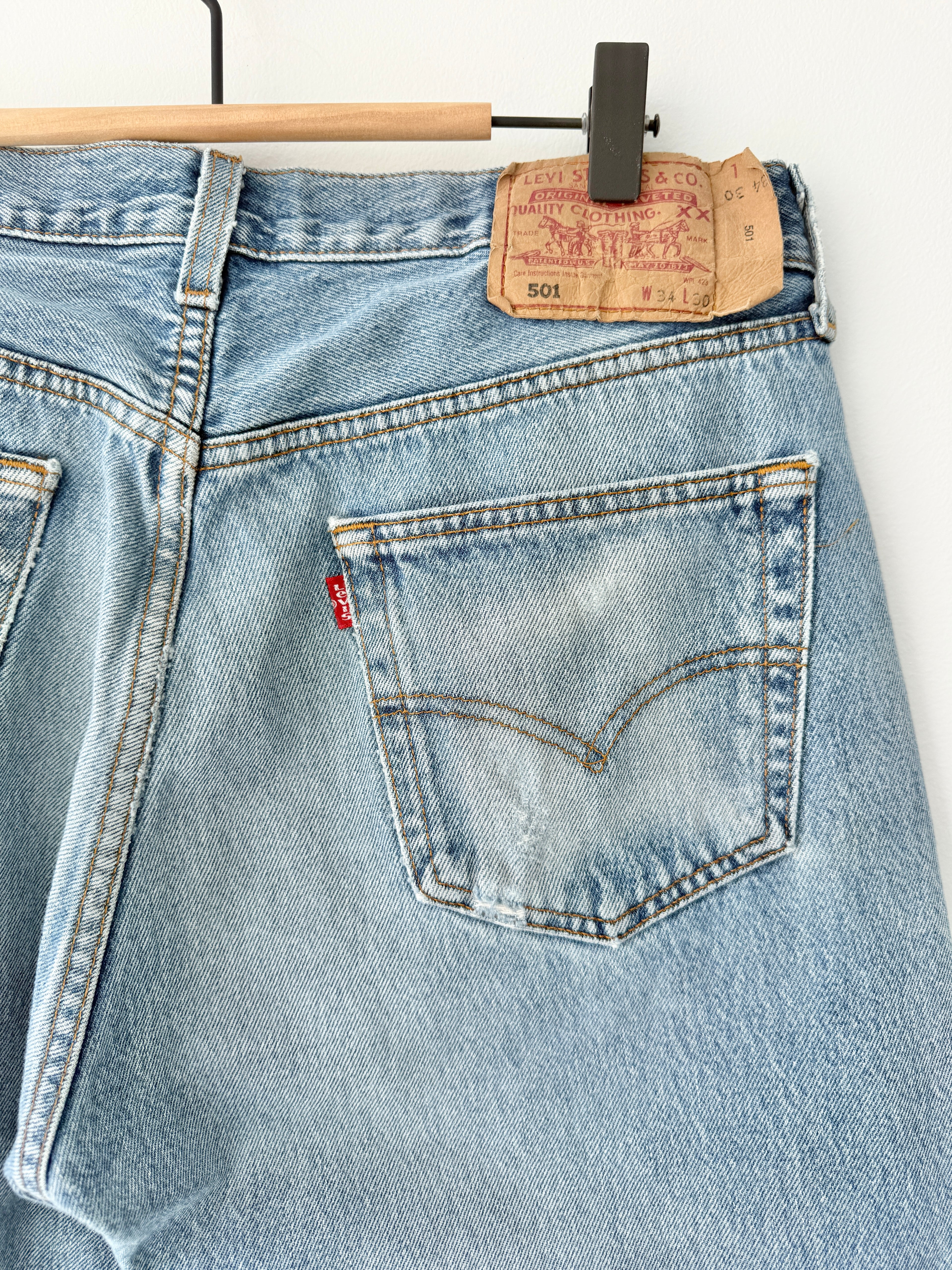 W32 L29 vintage Levis 501 31/32” measured medium blue denim Y2K Levi’s 501s wallet mark