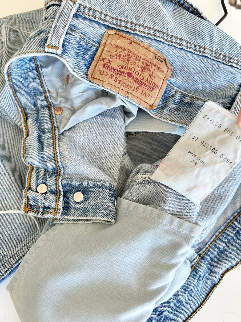 Soft Levis 501 vintage w31 L28 Levi’s light blue faded blue made in U.K. 90s straight leg 501 vintage Levi’s 501