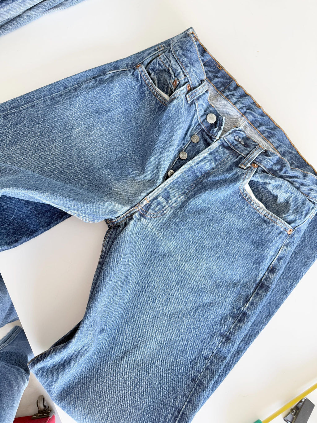 Levis 501s  vintage w30 L31 dark raw blue 501s made in USA 80s straight leg jeans 501 28”/30” waist