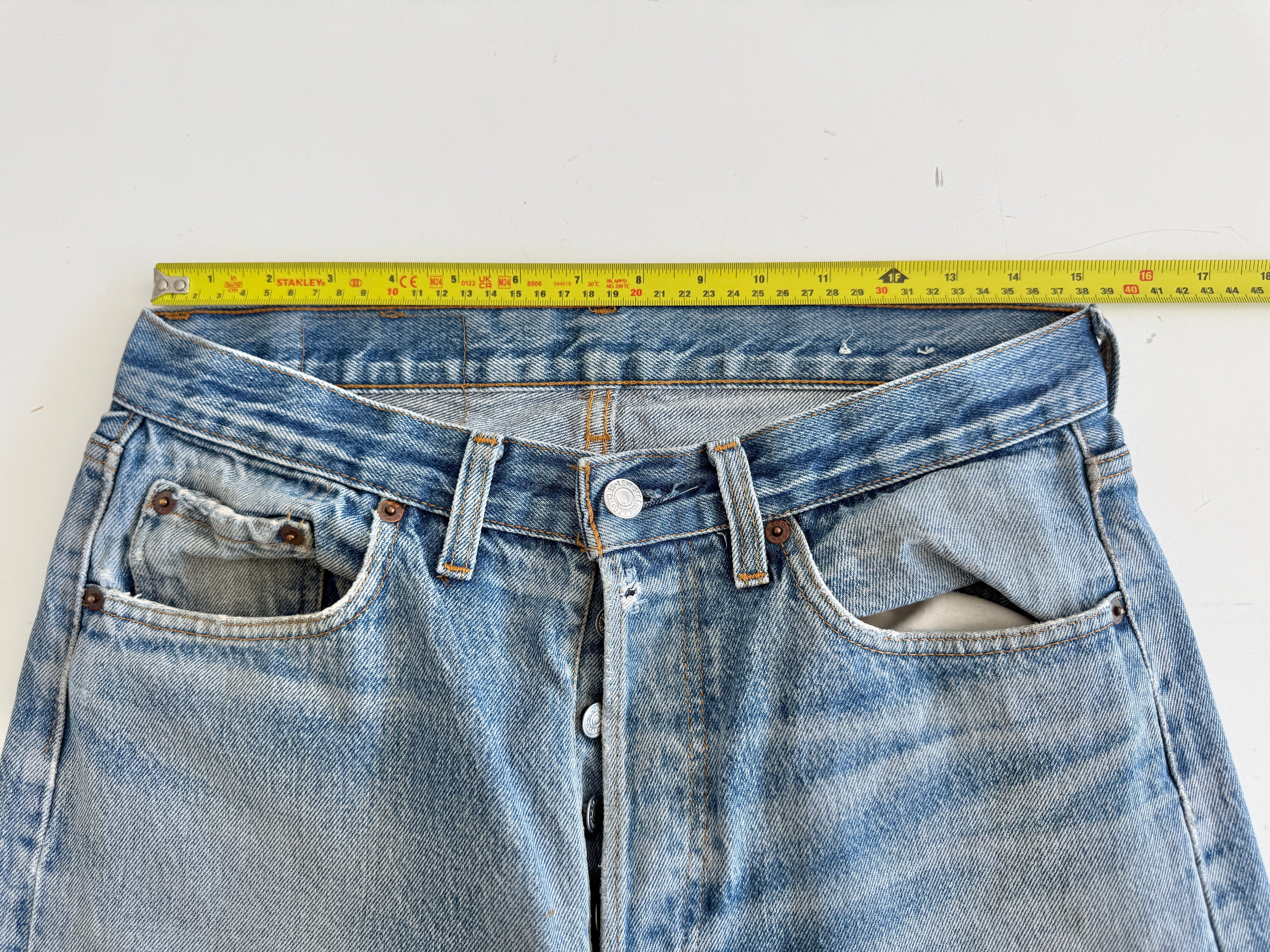 W30 L31 vintage Levis 501 29/30” measured waist medium faded blue 80s 501s