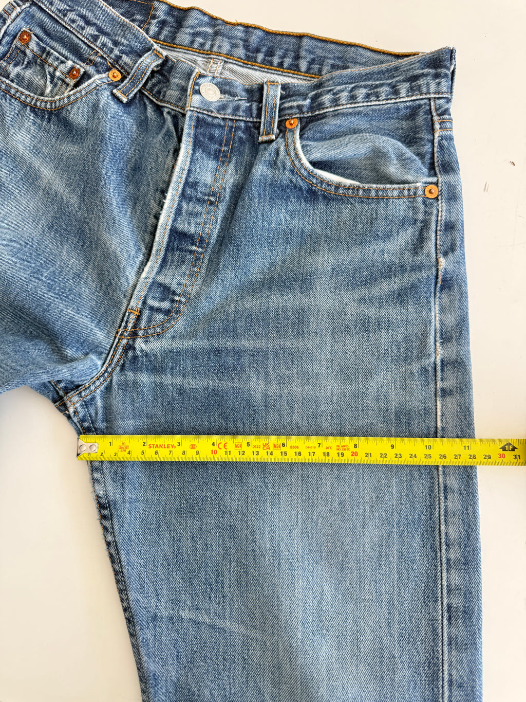 Soft W28 L31 vintage Levis 501 27/28” measured waist faded dark blue 501s 90s denim