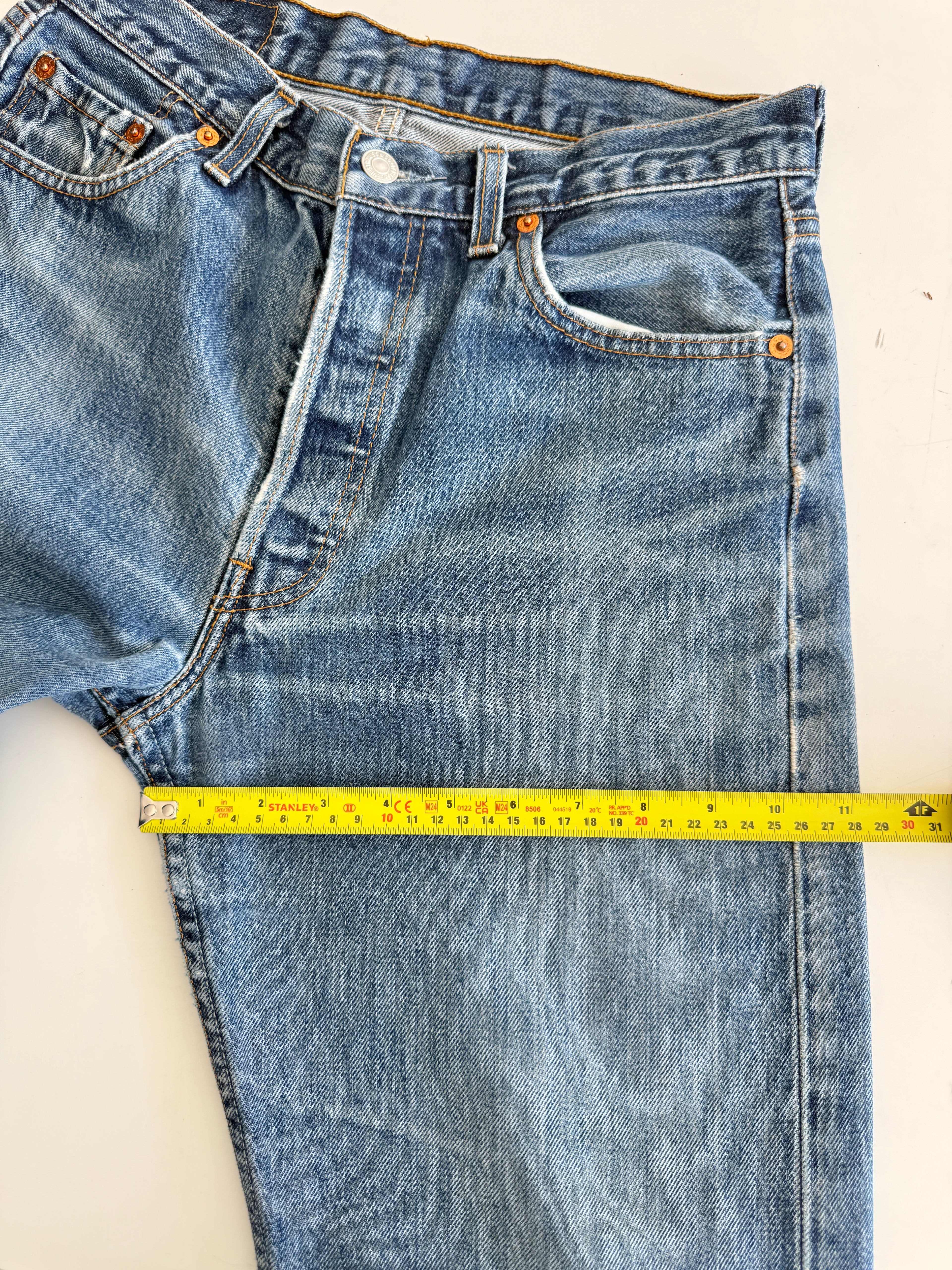 Soft W28 L31 vintage Levis 501 27/28” measured waist faded dark blue 501s 90s denim