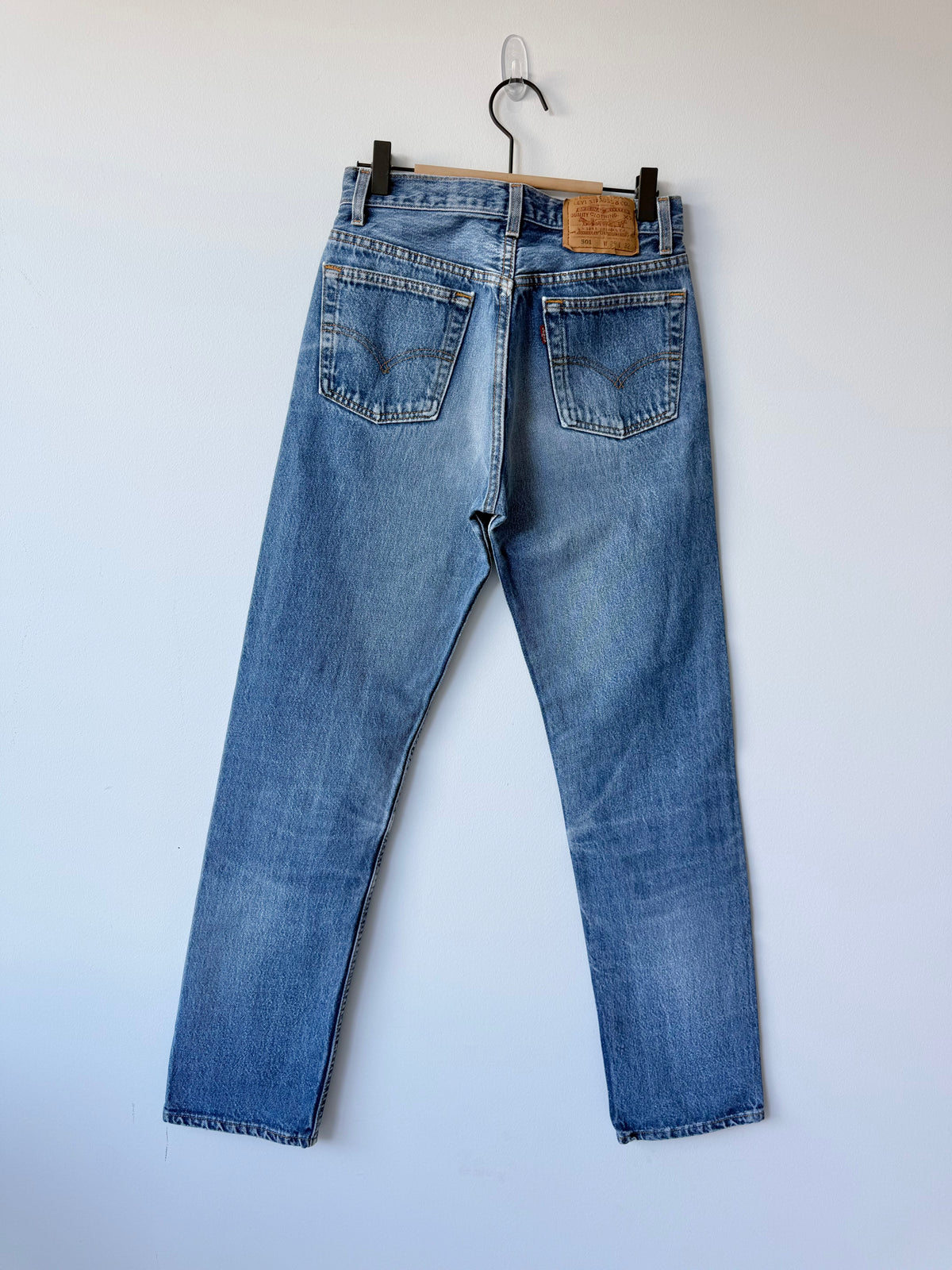 W27 L31 vintage Levis 501 dark faded blue 26/27” measured waist 90s USA levis 501s