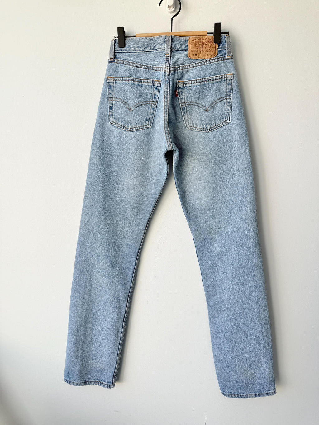 W25 L31 vintage Levis 501 24-25” measured light blue made in 90s USA (iuk)