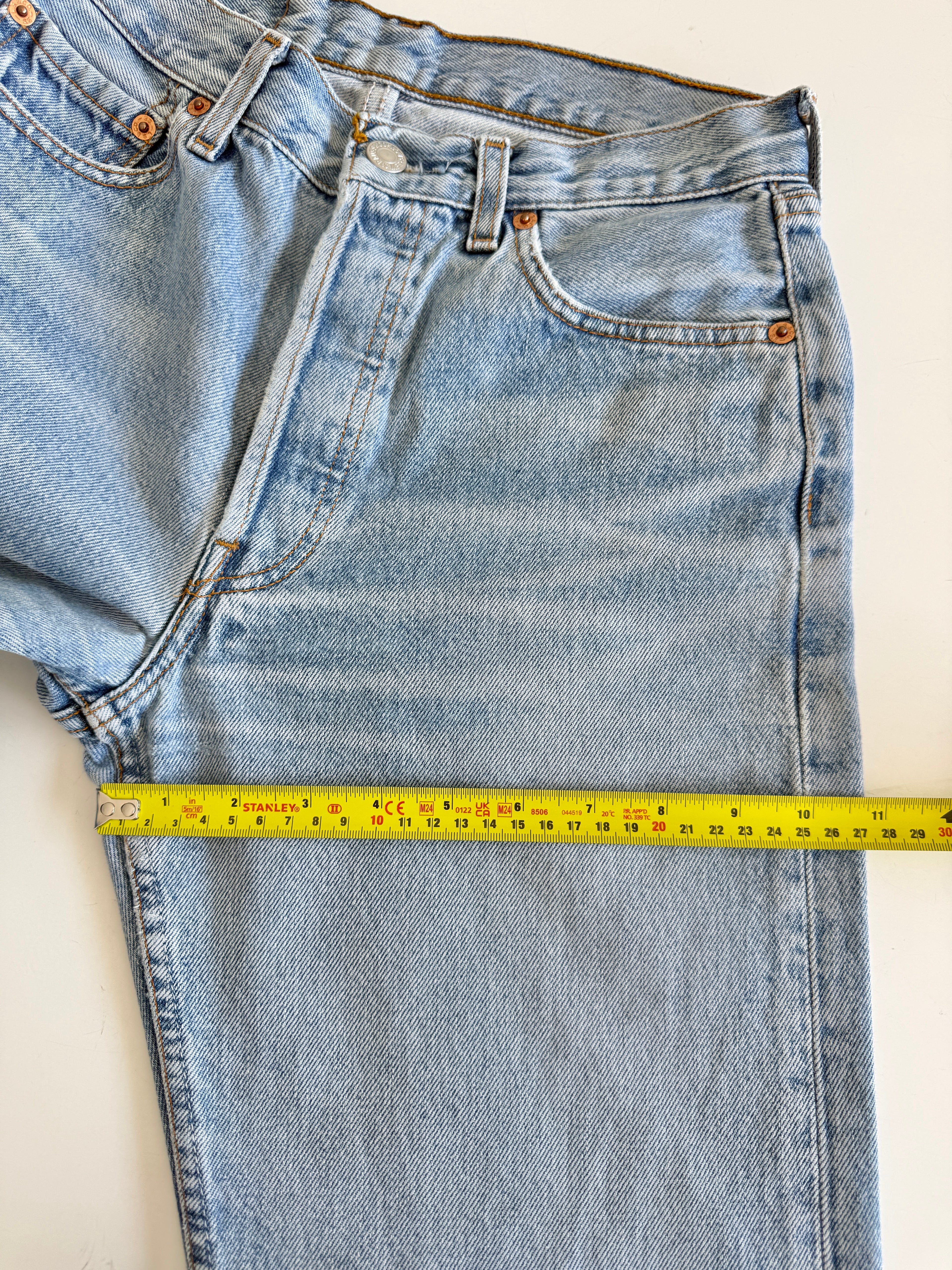 W27 L31 vintage Levis 501 26/27” measured waist medium light blue 501s Y2K nl